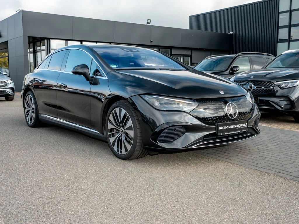 Mercedes-Benz-EQE 350+-image-4