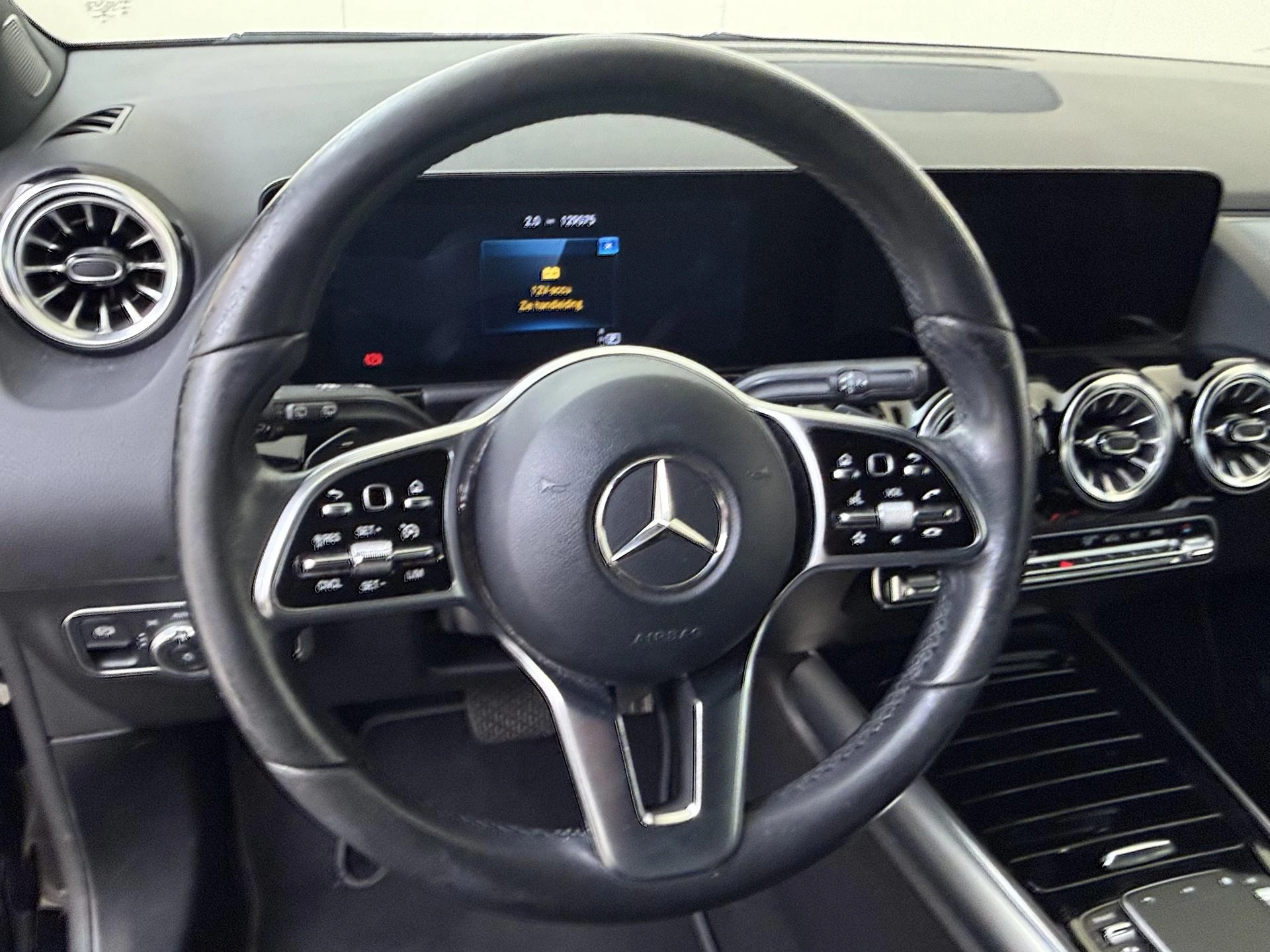 Mercedes-Benz GLA 180 Business Solution Luxury