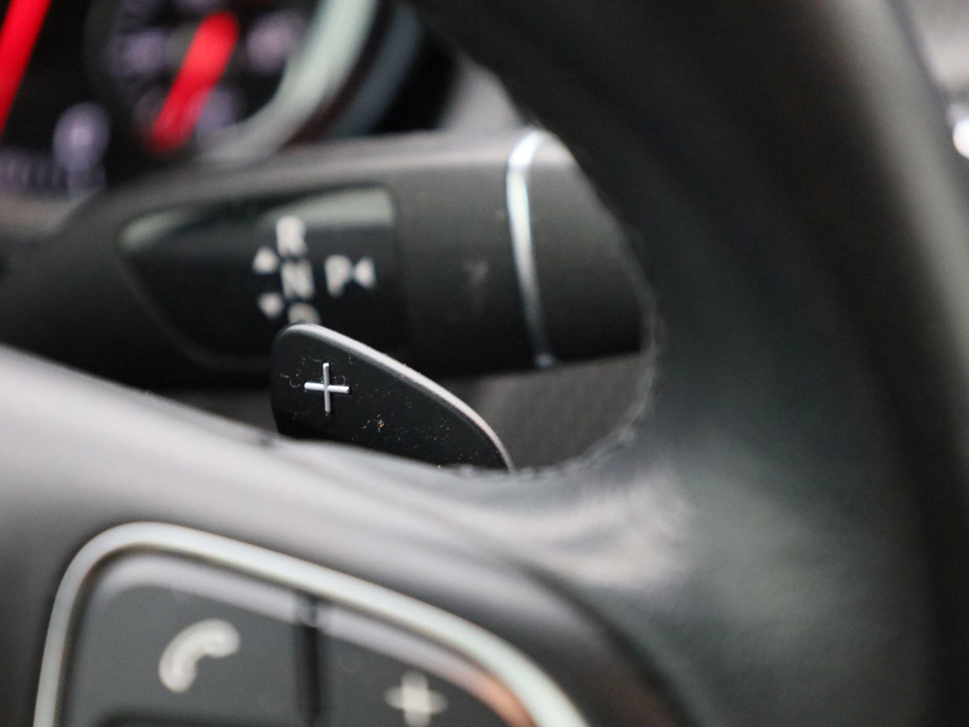 Mercedes-Benz-GLA-image-29