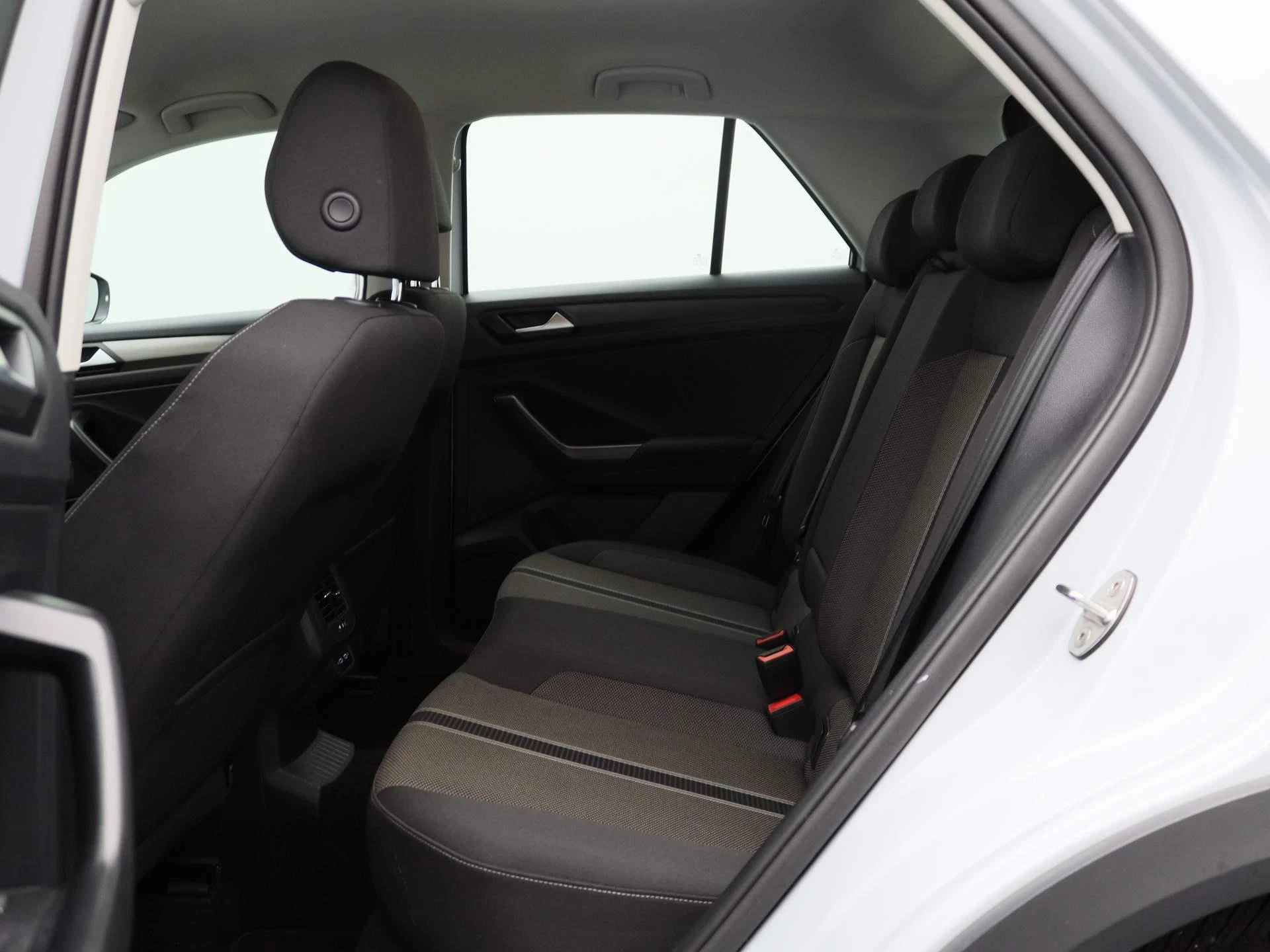 Volkswagen-T-Roc-image-10