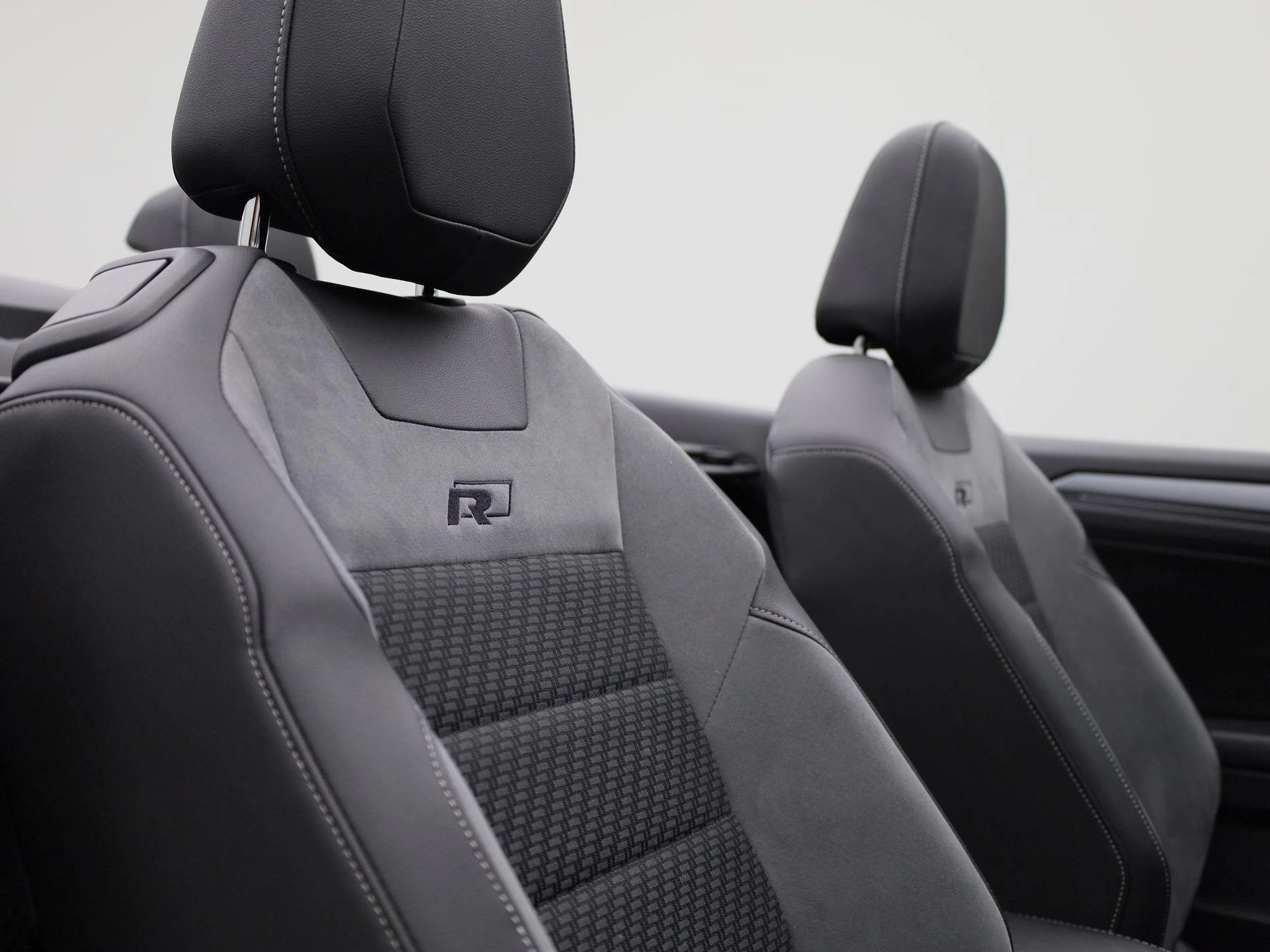 Volkswagen-T-Roc-image-40