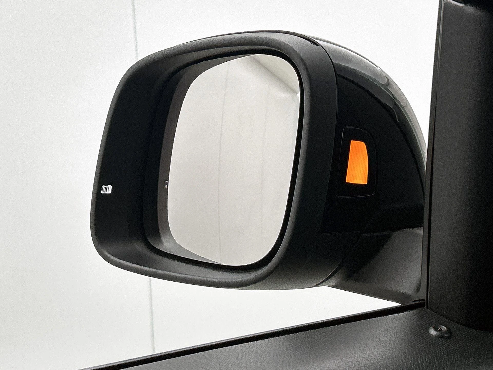 Volkswagen-ID. Buzz Cargo-image-22