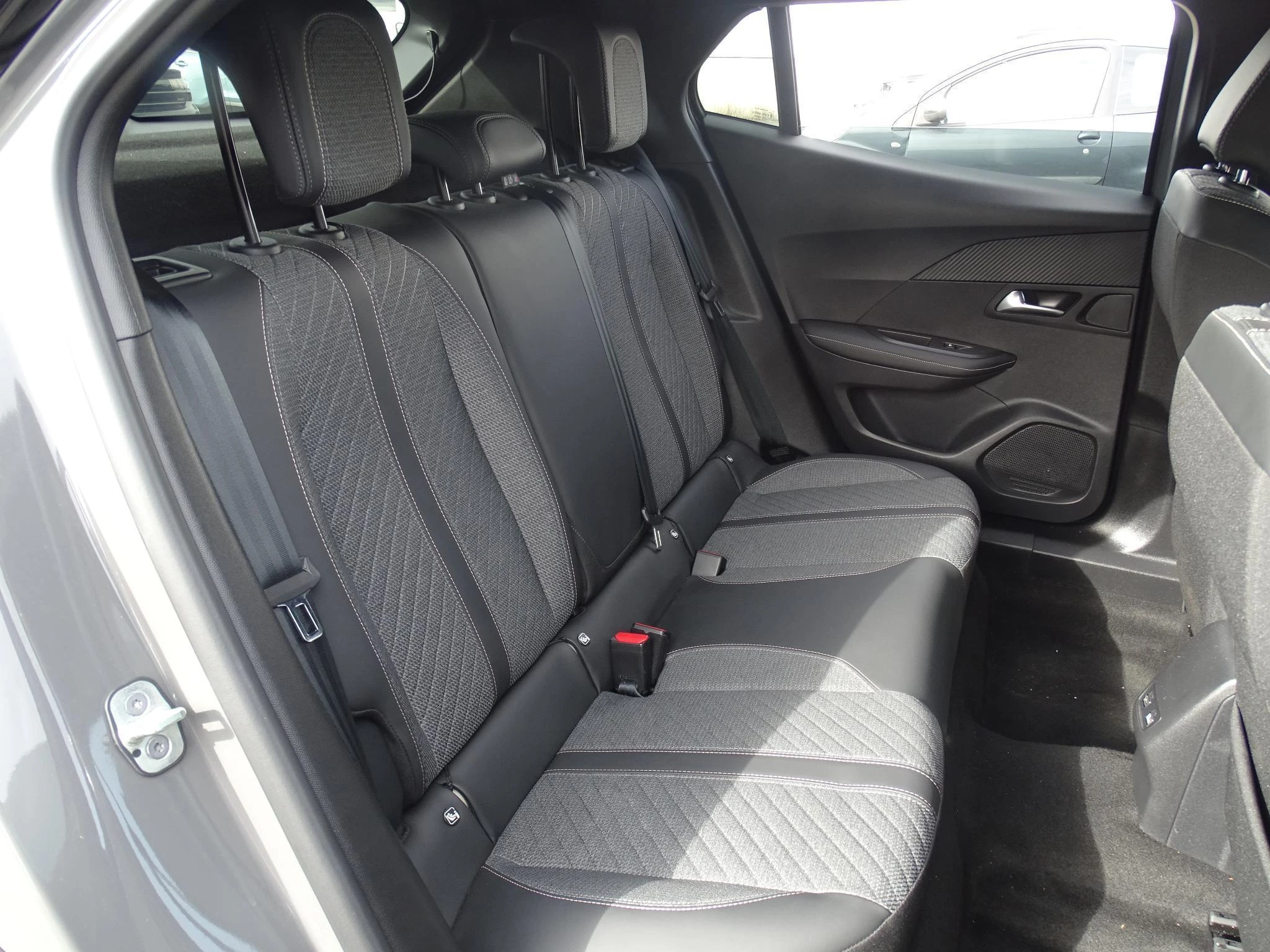 Peugeot 2008 1.2T Allure VERWACHT
