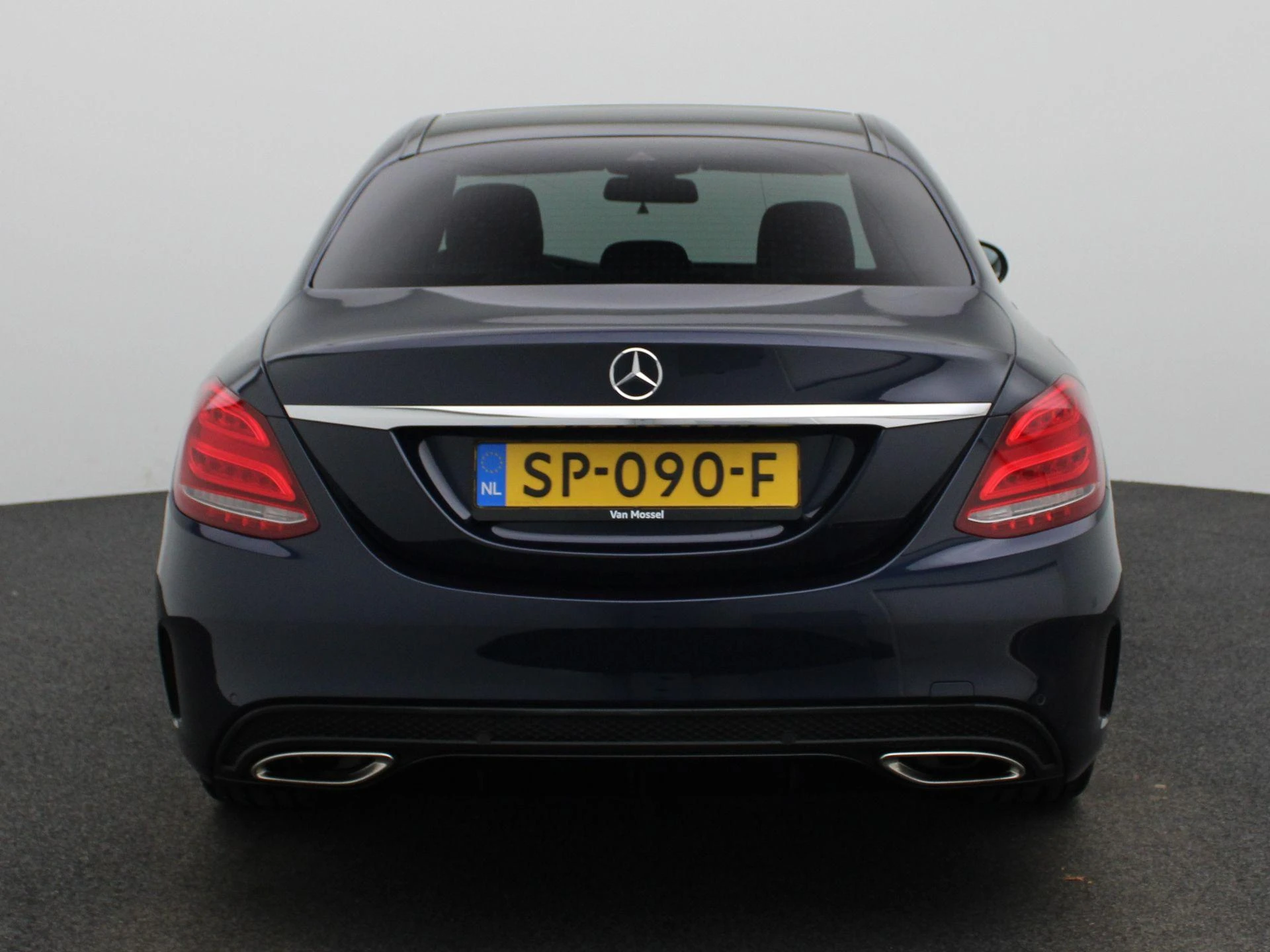 Mercedes-Benz-C-Klasse-image-4
