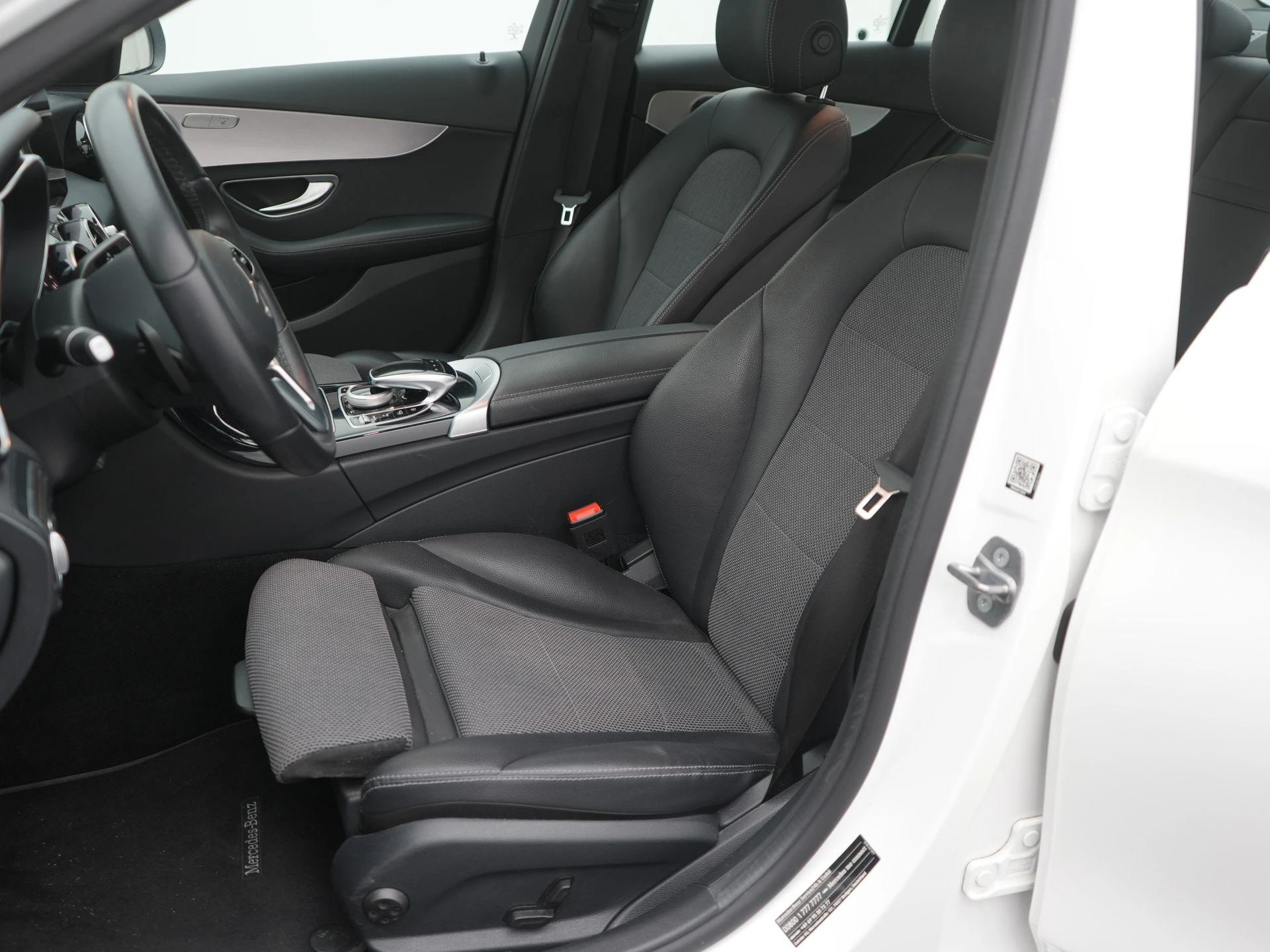 Mercedes-Benz-C-Klasse-image-10