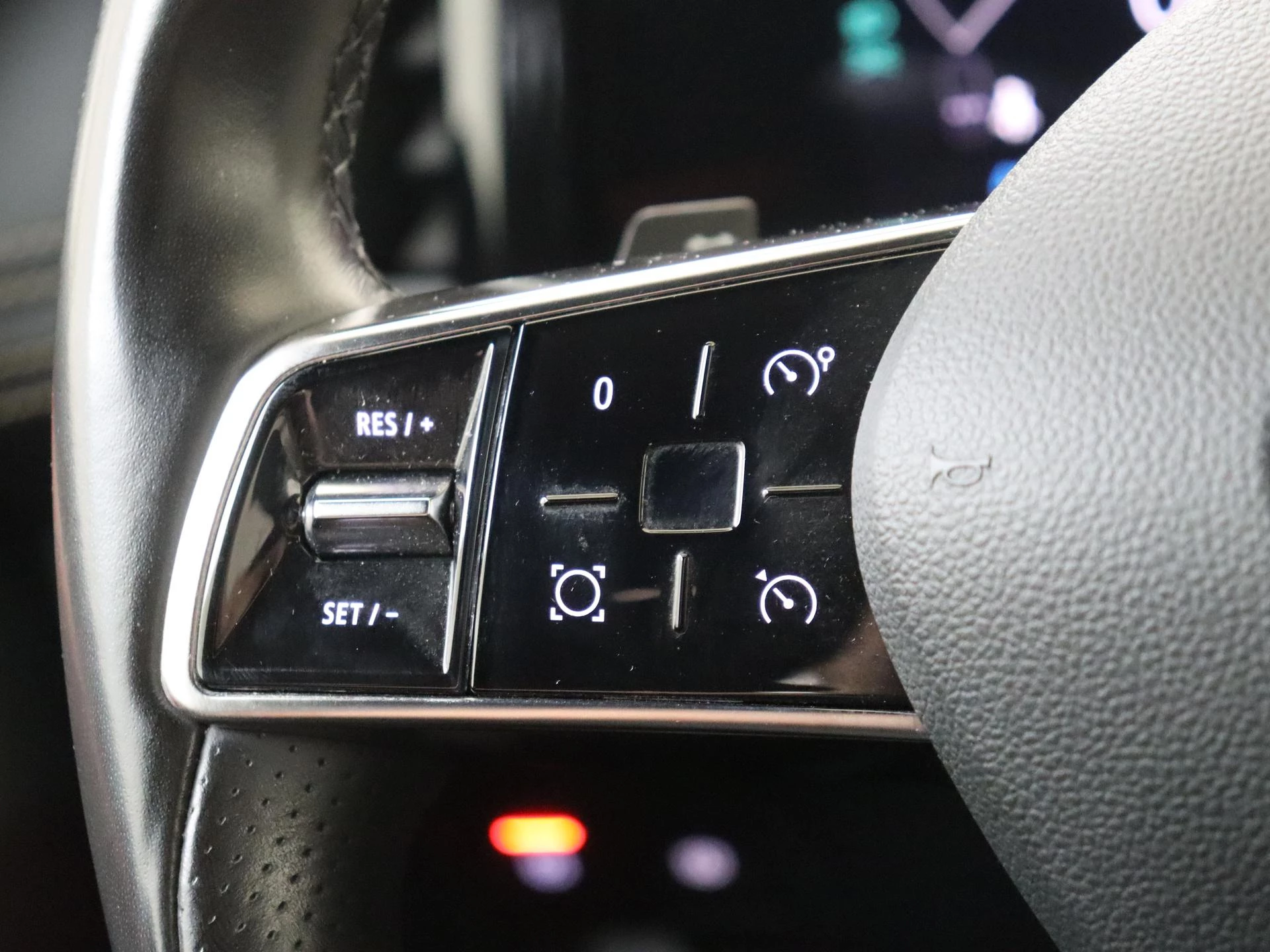 Renault-Megane E-Tech-image-12