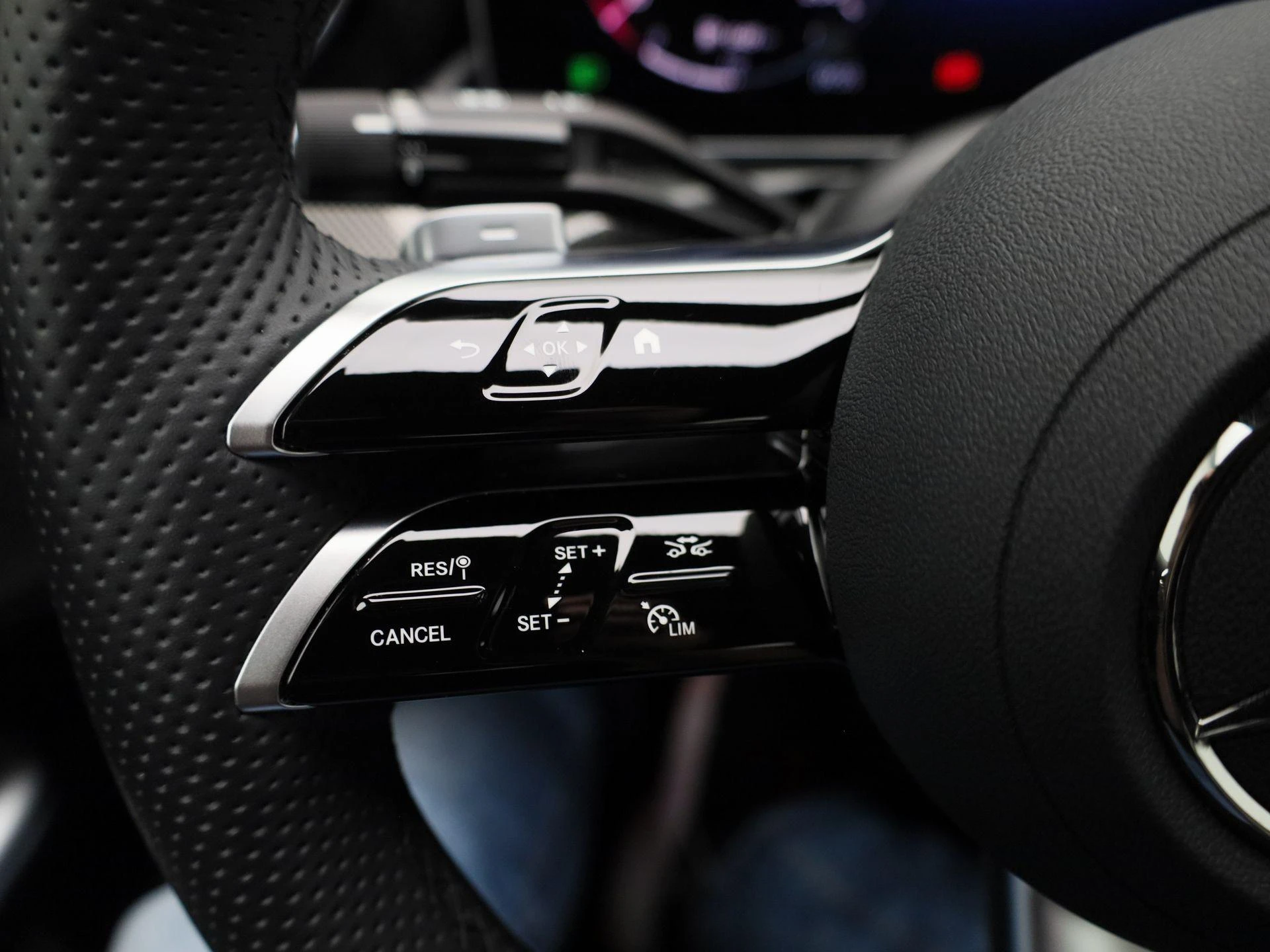 Mercedes-Benz-C-Klasse-image-17