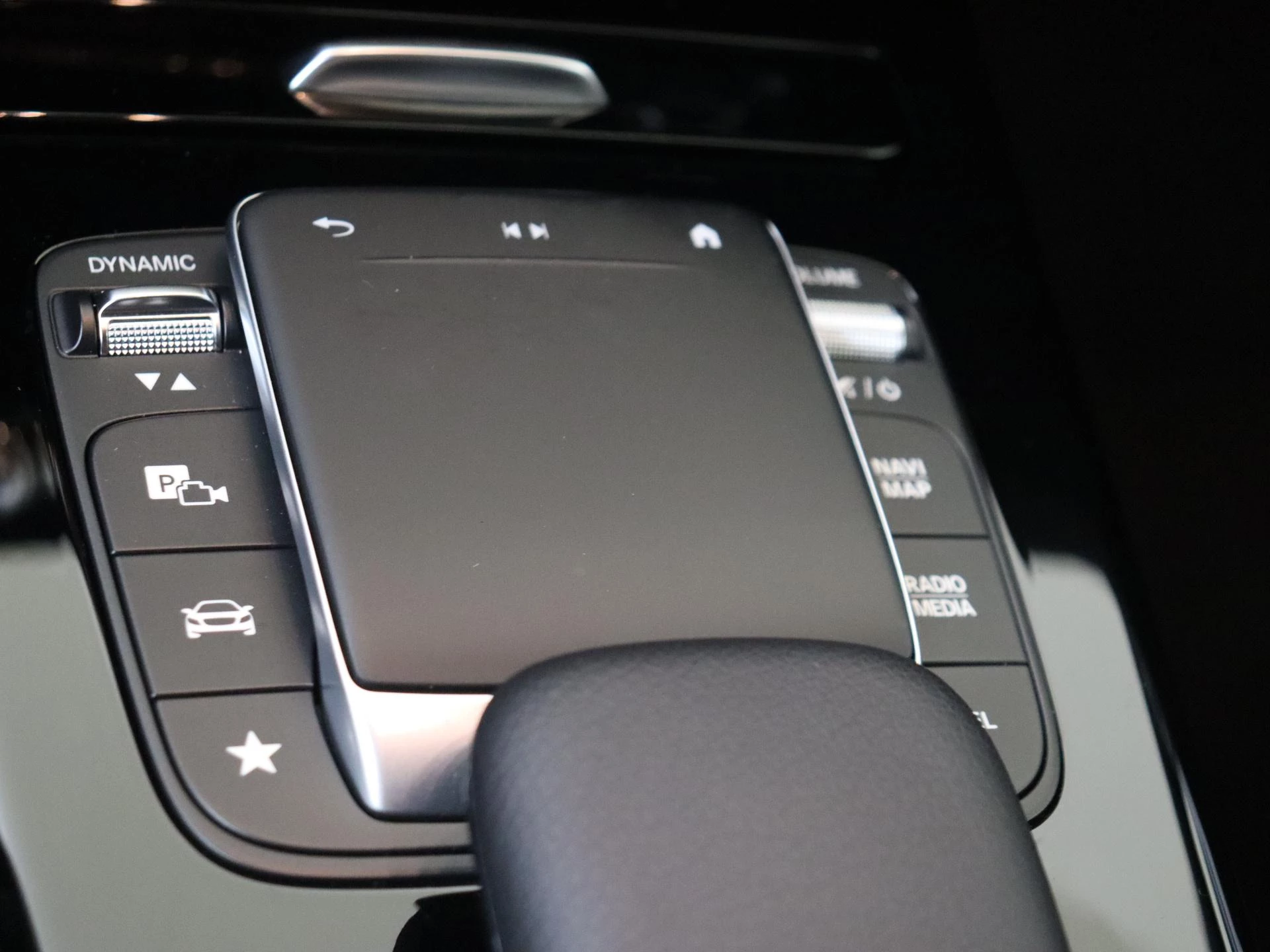 Mercedes-Benz CLA 180 Business Solution AMG