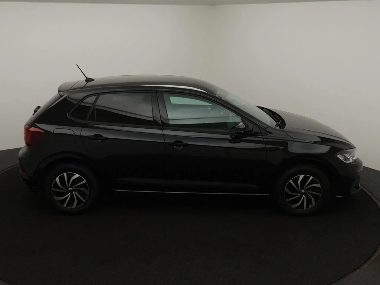 Volkswagen-Polo-image-1