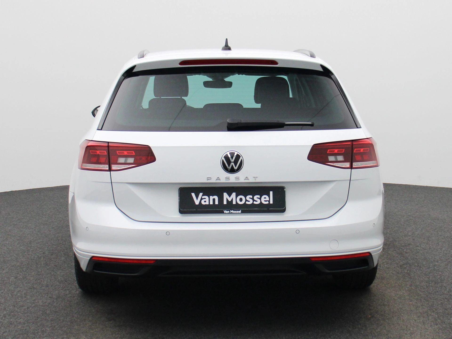 Volkswagen-Passat-image-4