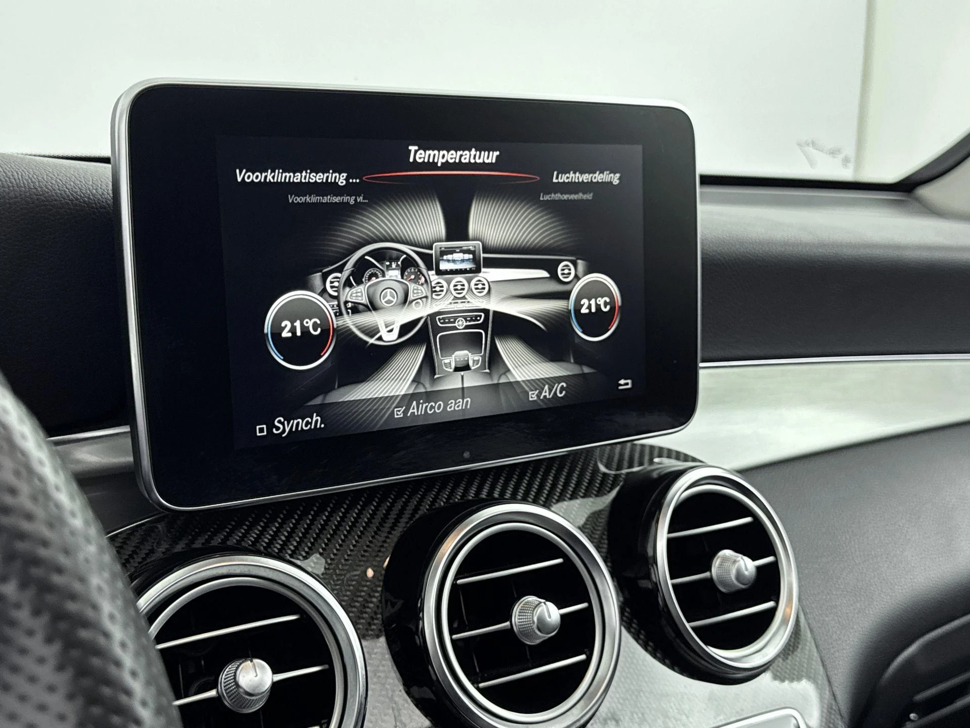 Mercedes-Benz-GLC-image-22