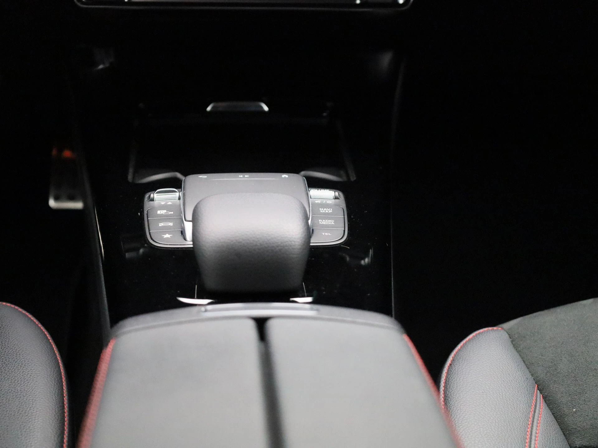 Mercedes-Benz-CLA-image-9