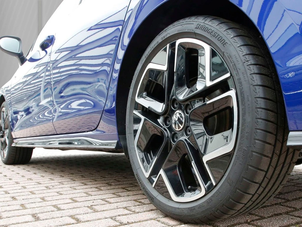 Volkswagen-Golf-image-4