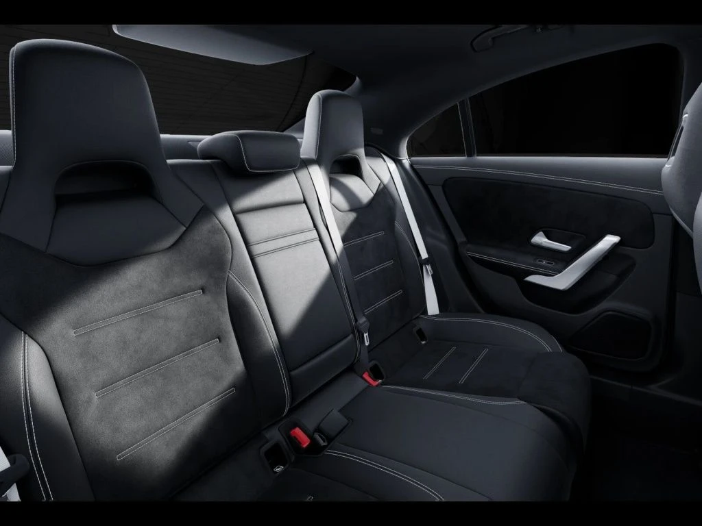 Mercedes-Benz-CLA 200-image-10