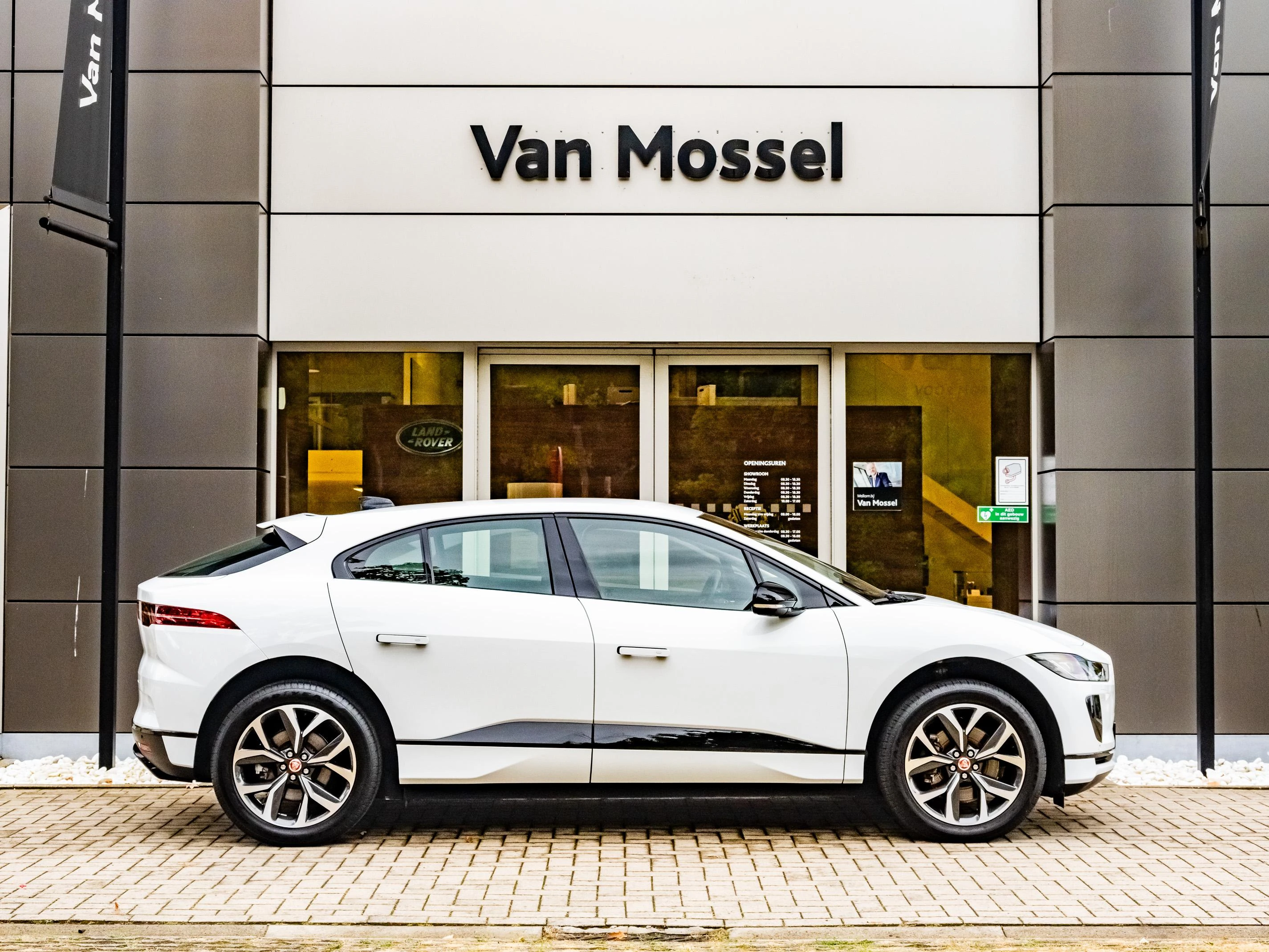 Jaguar-I-PACE-image-6