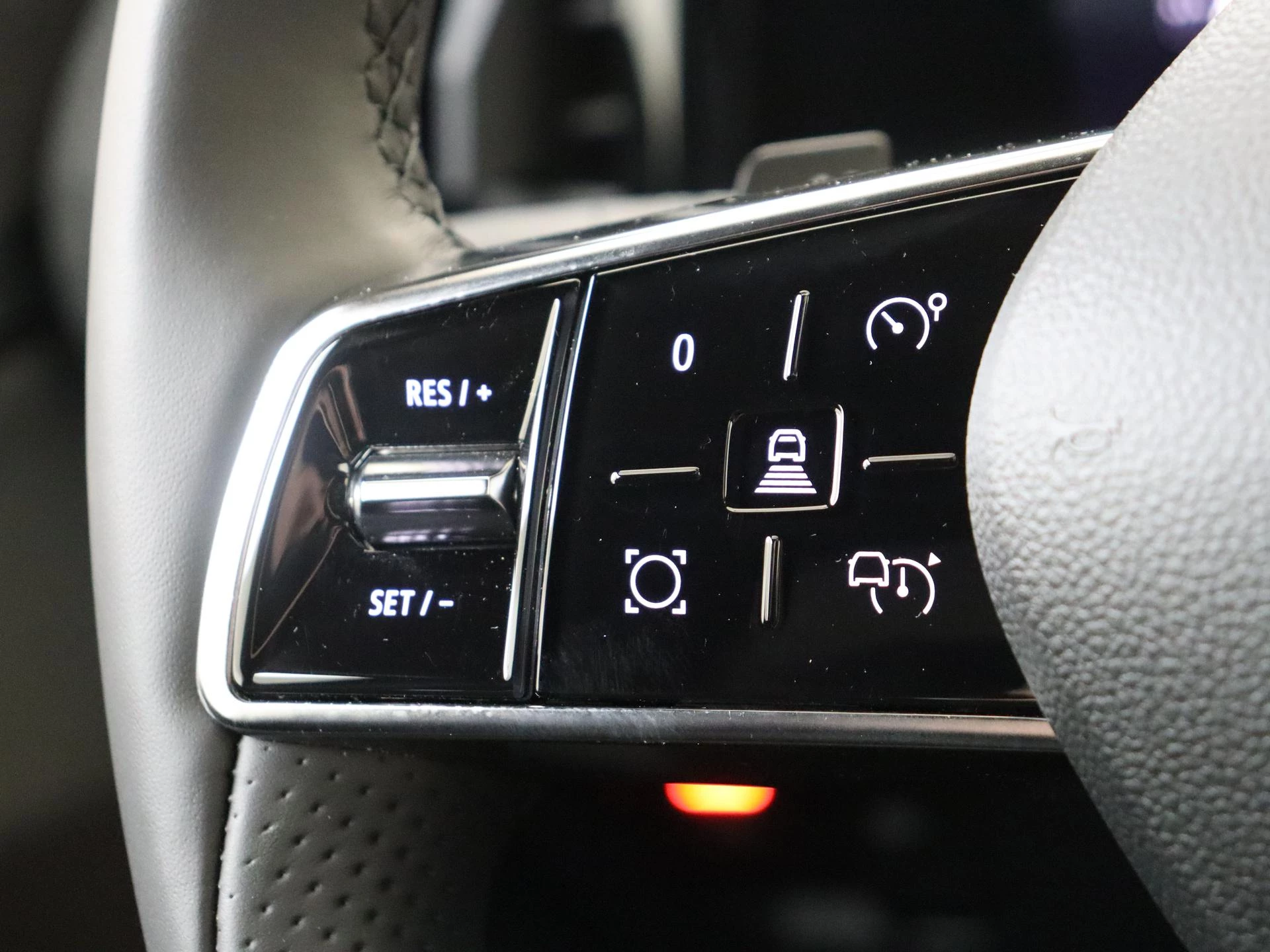 Renault-Megane E-Tech-image-12