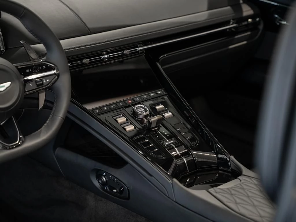 Aston Martin-DB12-image-9