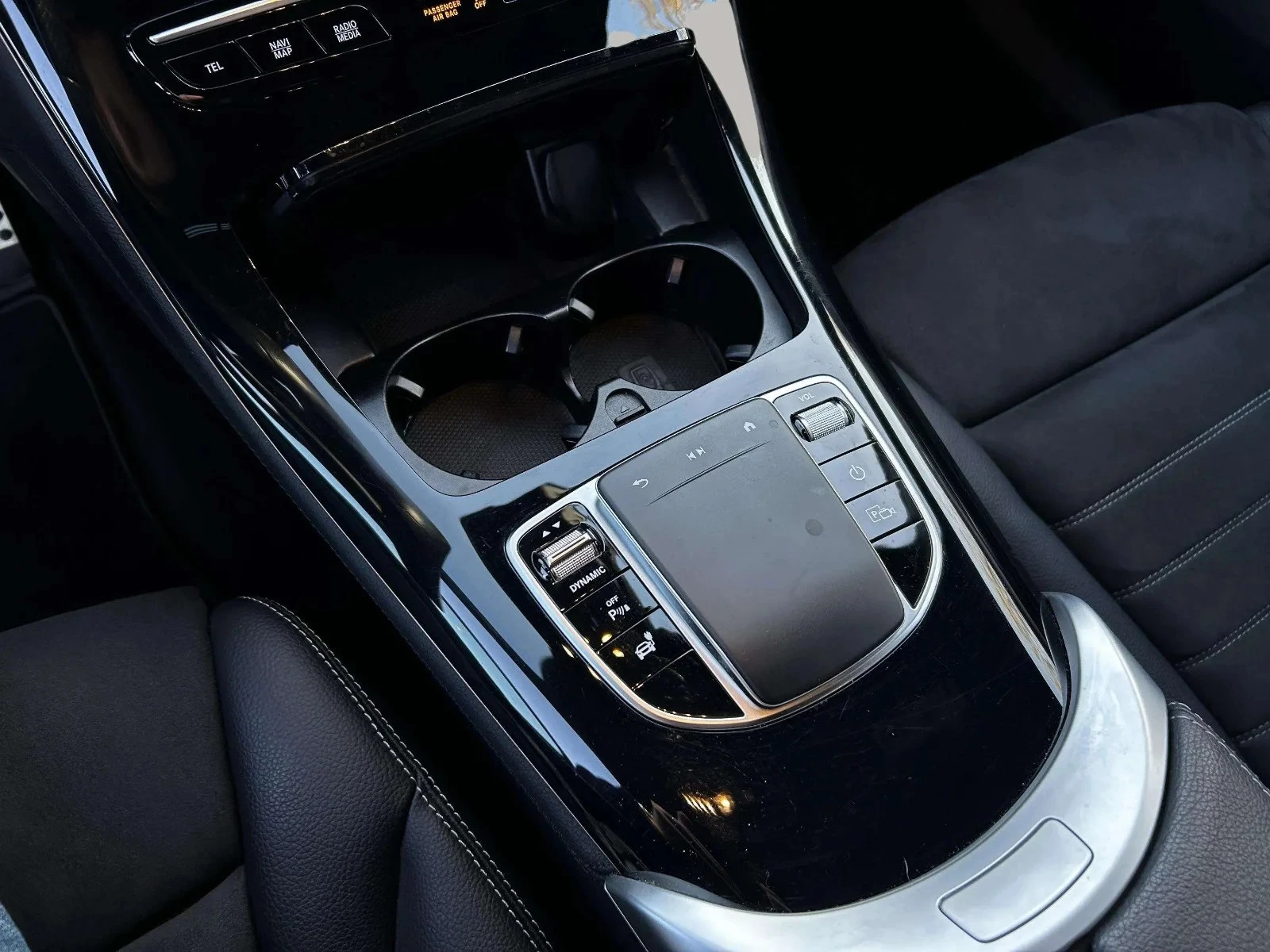 Mercedes-Benz-EQC-image-10