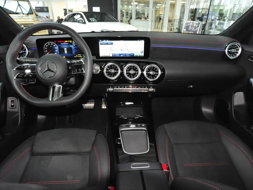 Mercedes-Benz-CLA 250 e-image-13