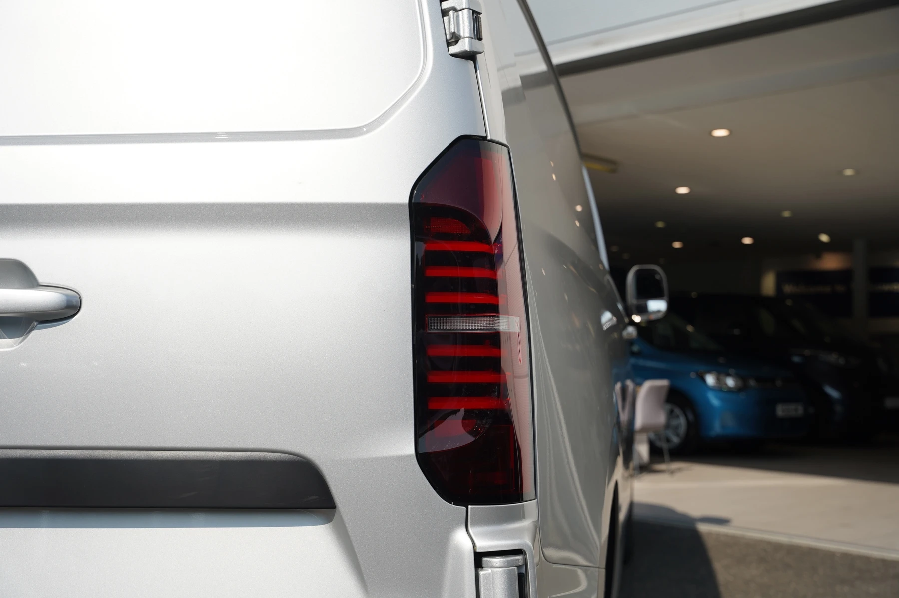 Volkswagen-Transporter-image-31