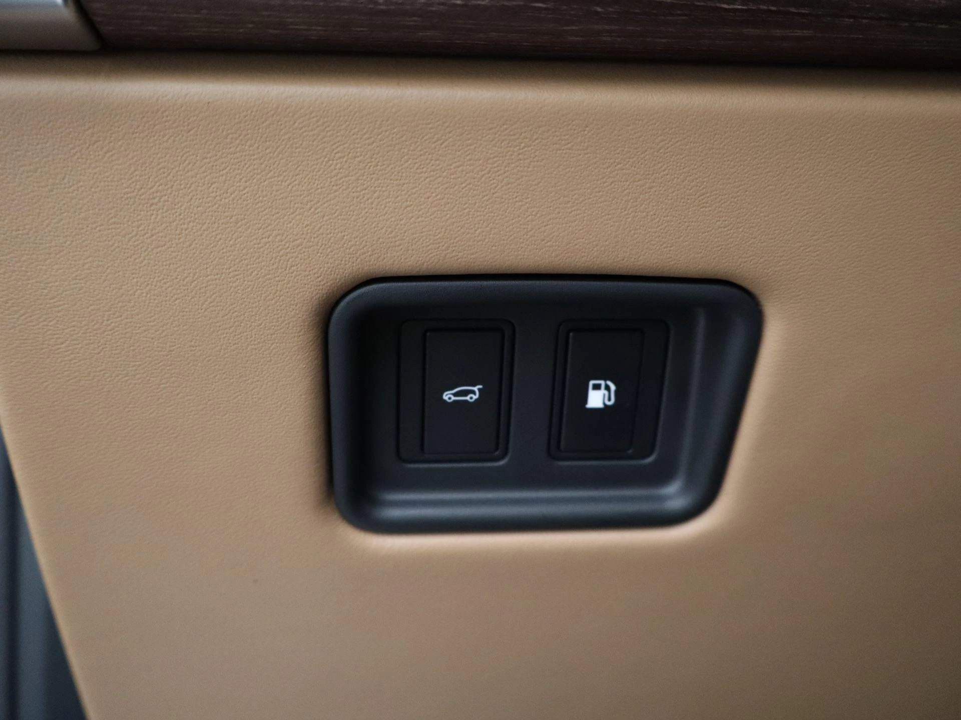 Land Rover-Range Rover-image-28