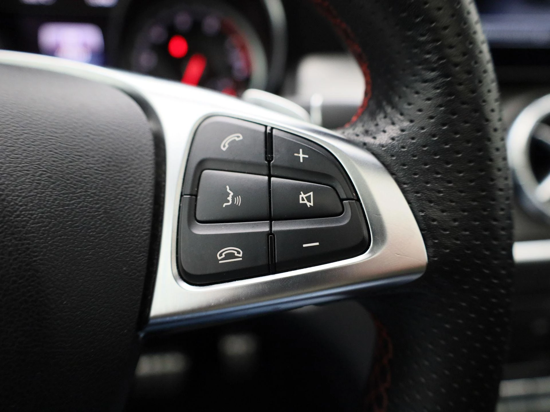 Mercedes-Benz-CLA-image-15
