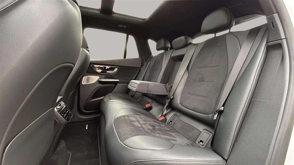 Mercedes-Benz-EQE-image-21