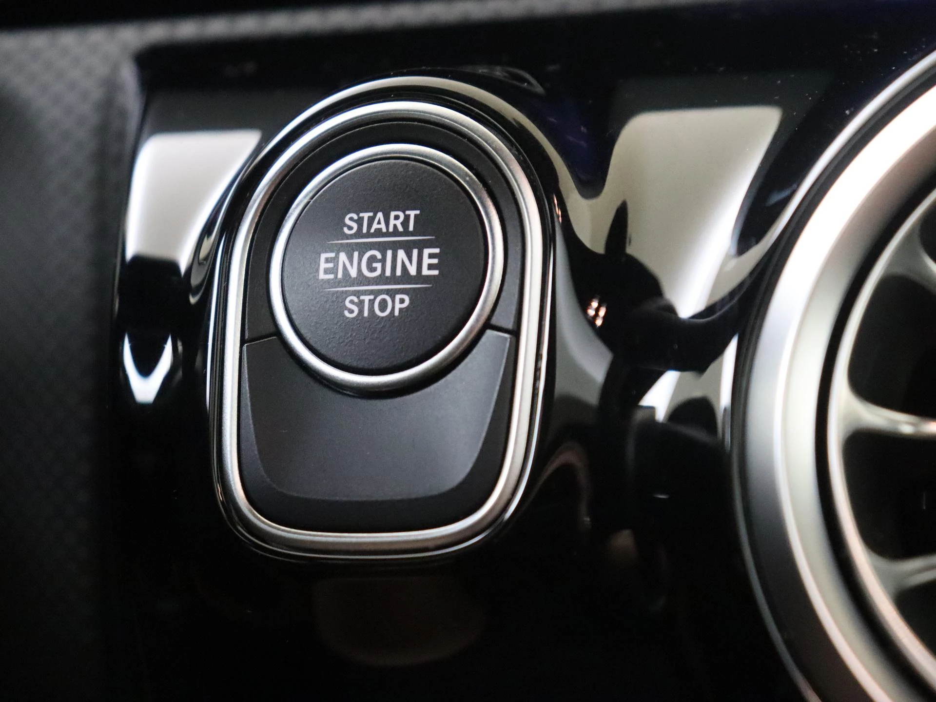 Mercedes-Benz-CLA-image-22