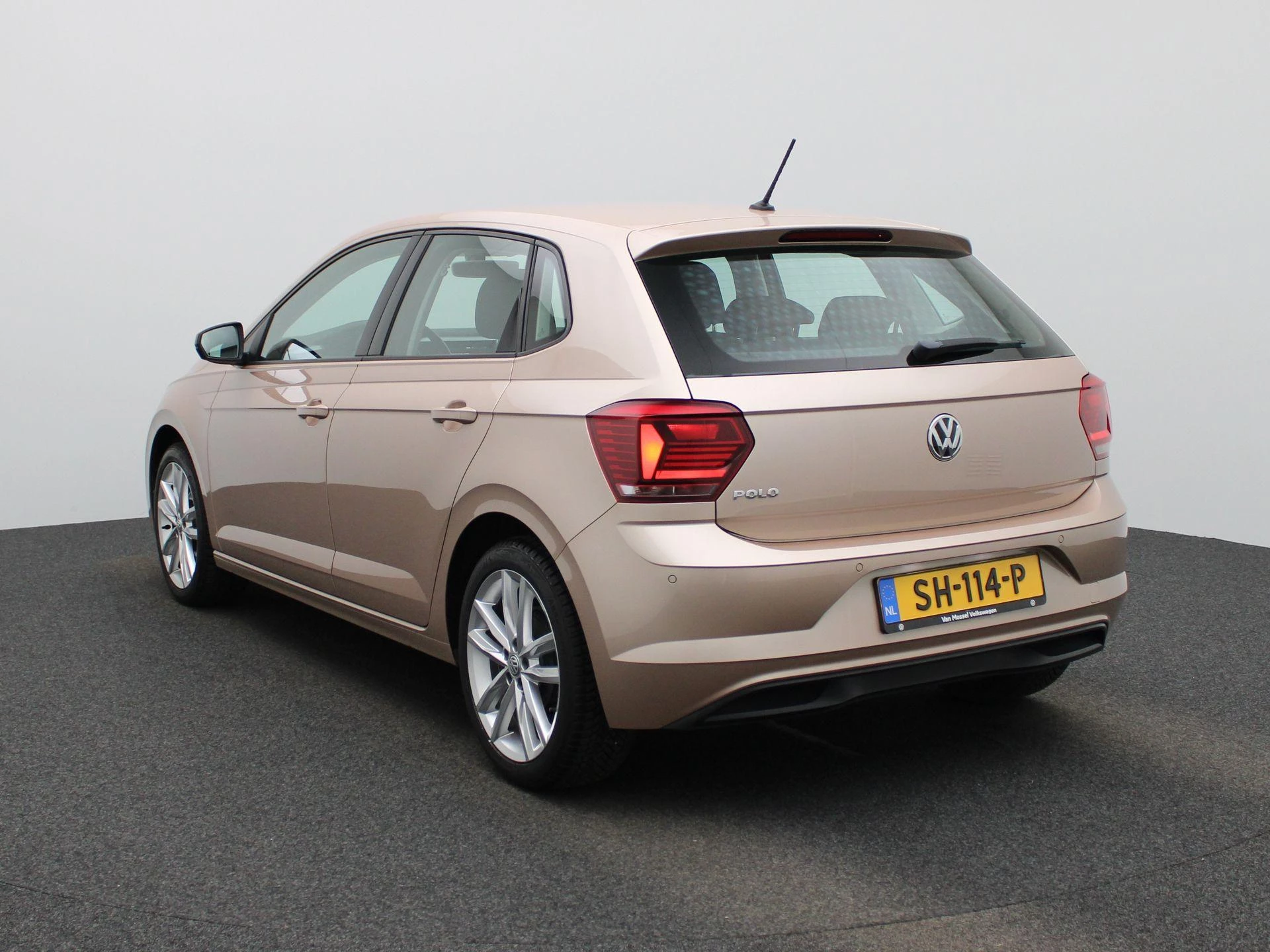 Volkswagen-Polo-image-1