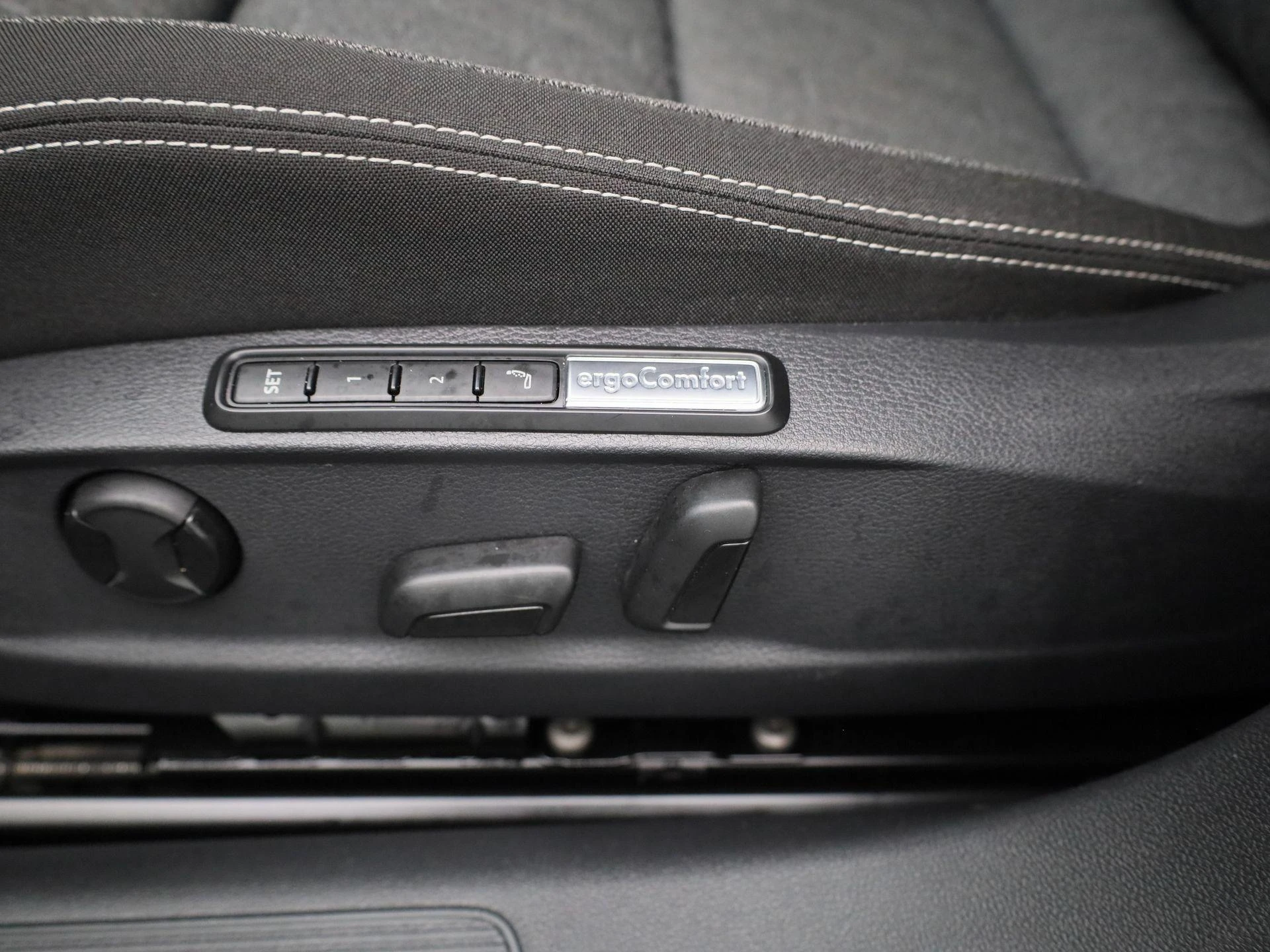 Volkswagen-Passat-image-35