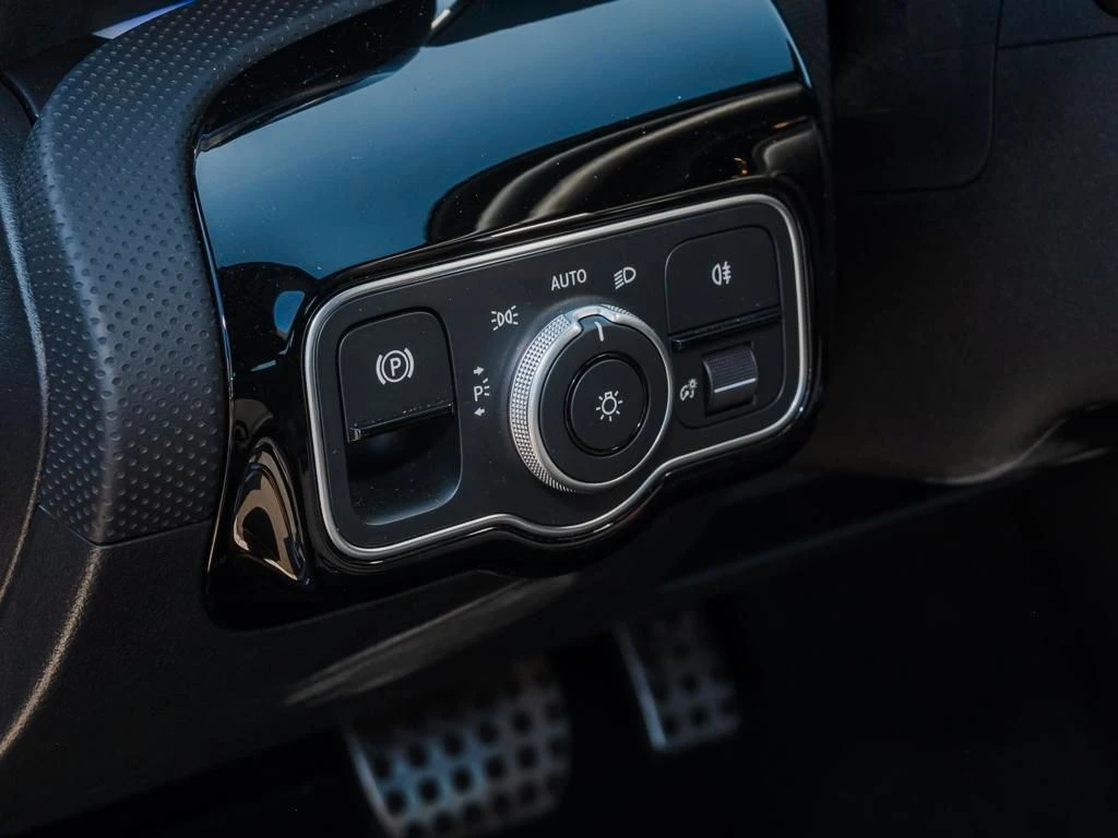 Mercedes-Benz-CLA 200-image-15
