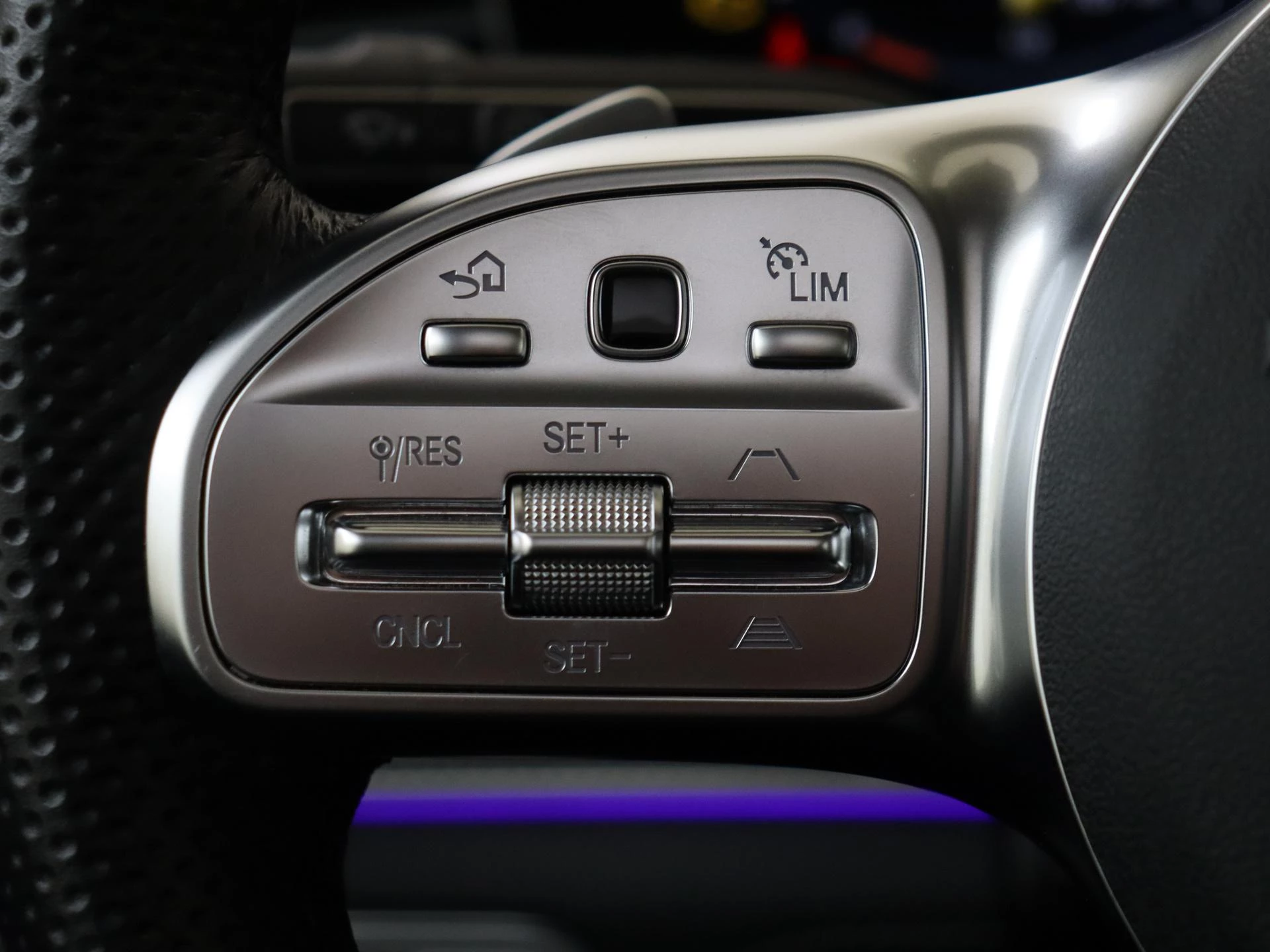 Mercedes-Benz-GLE-image-15