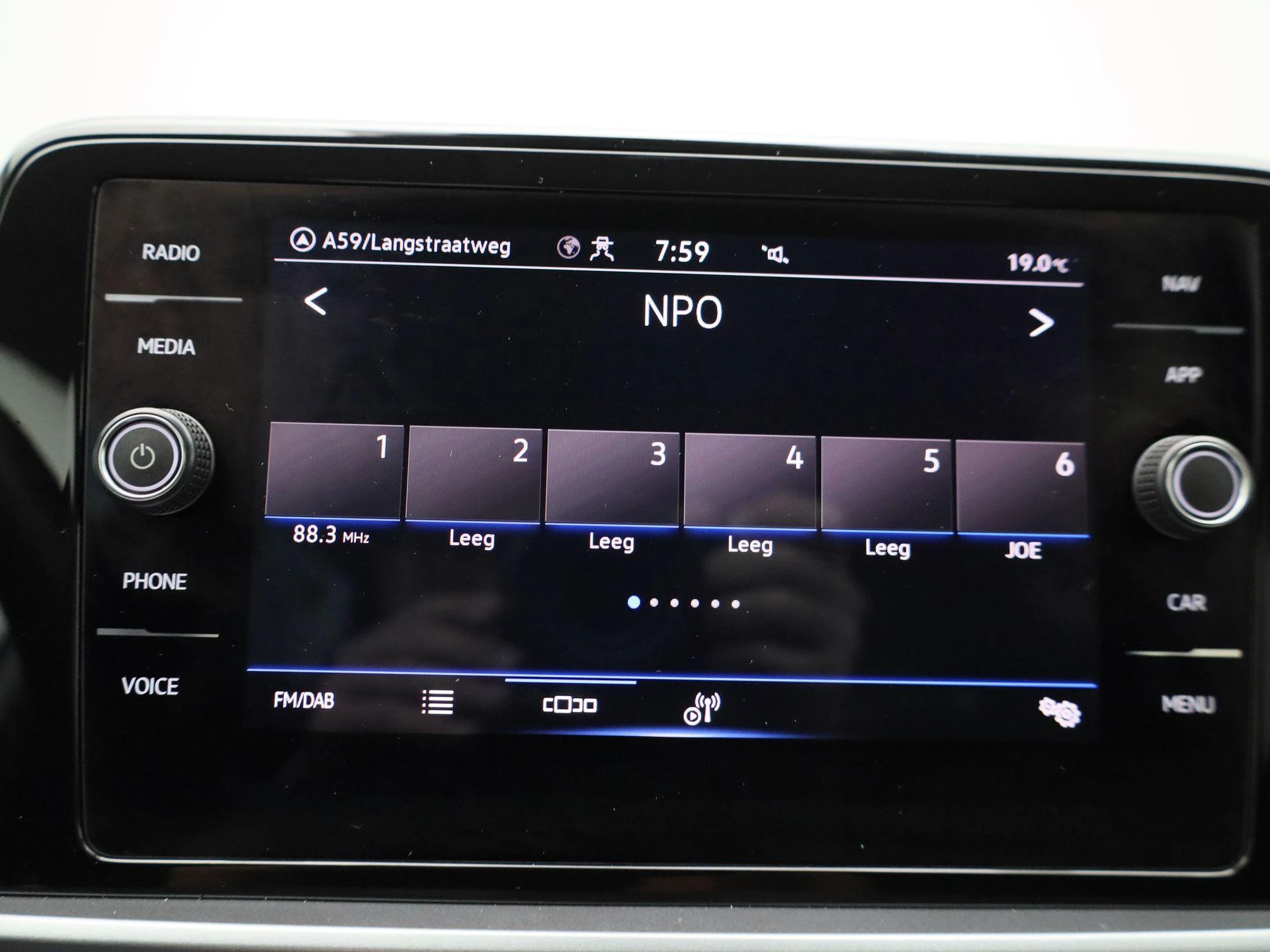 Volkswagen-T-Roc-image-14