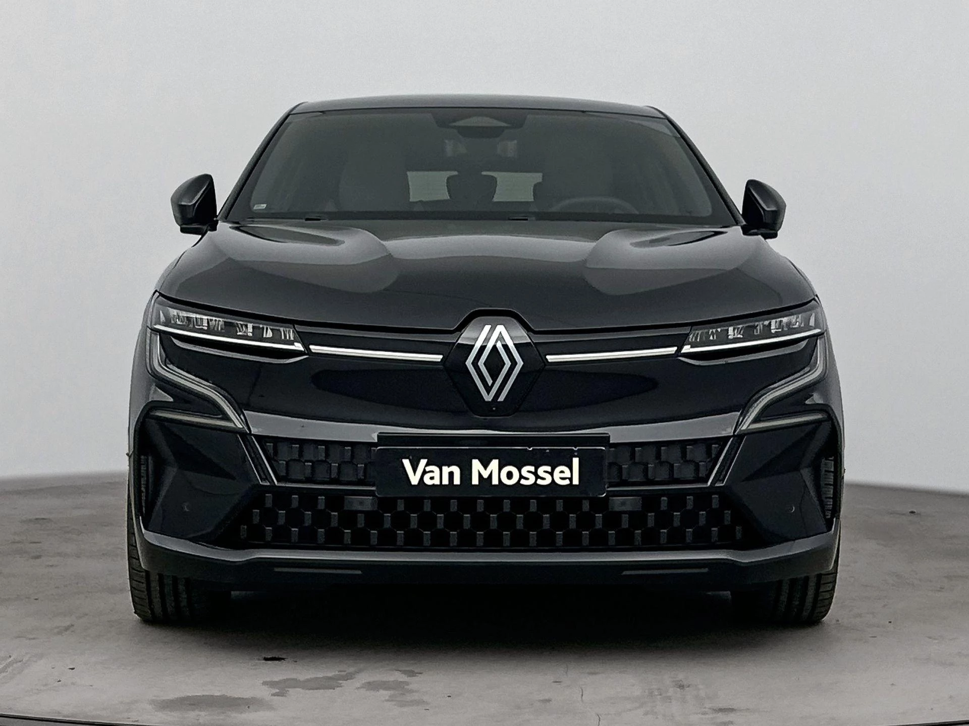 Renault-Megane E-Tech-image-4