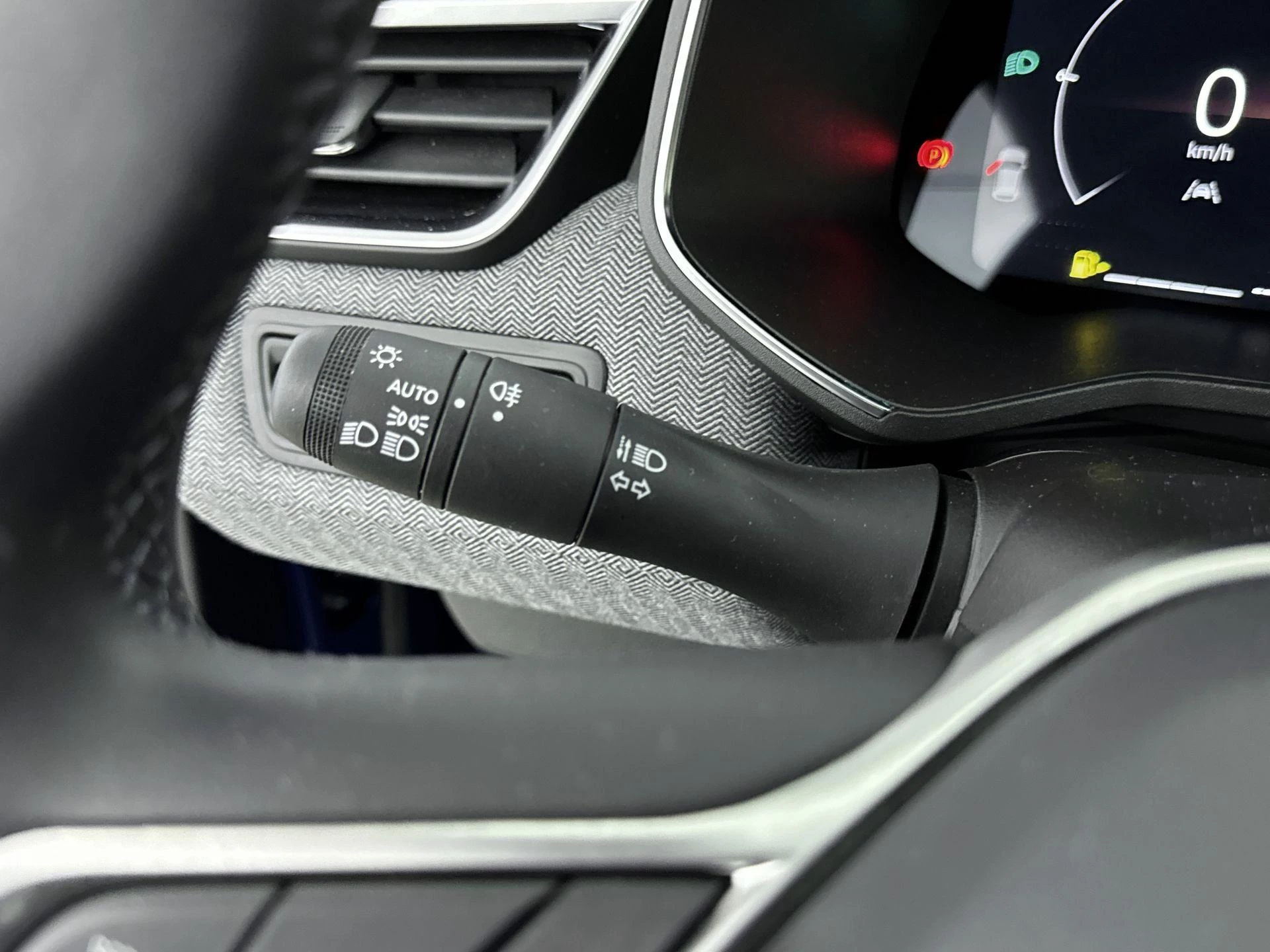 Renault-Clio-image-19