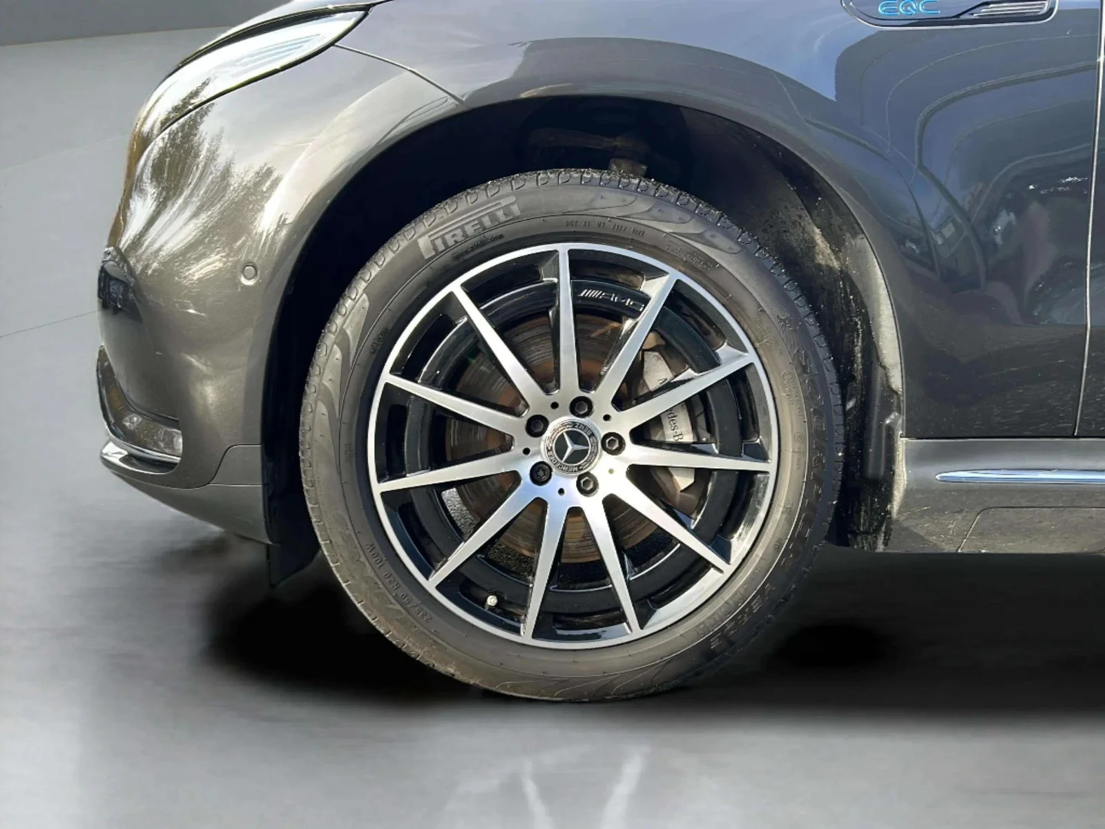 Mercedes-Benz-EQC-image-8