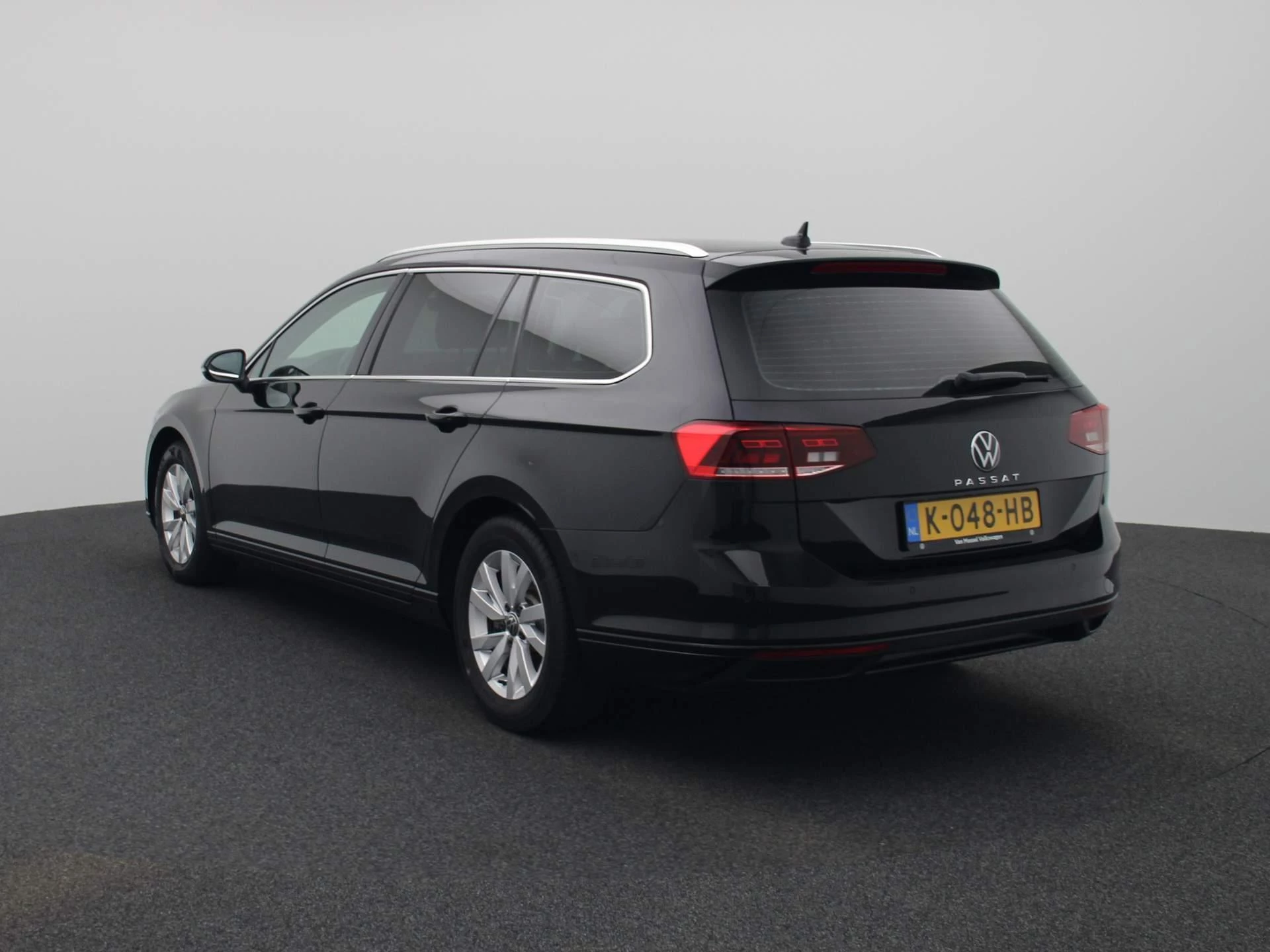 Volkswagen-Passat-image-2