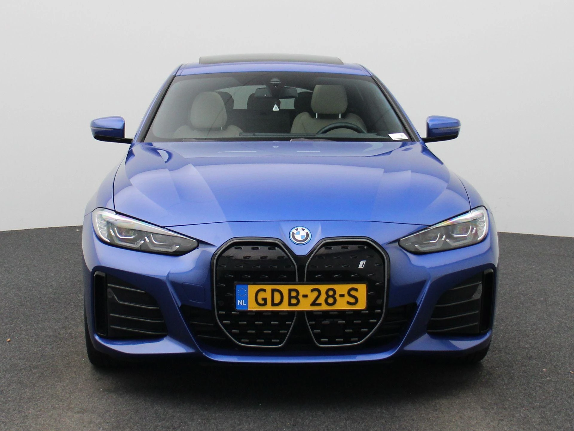 BMW-i4-image-4