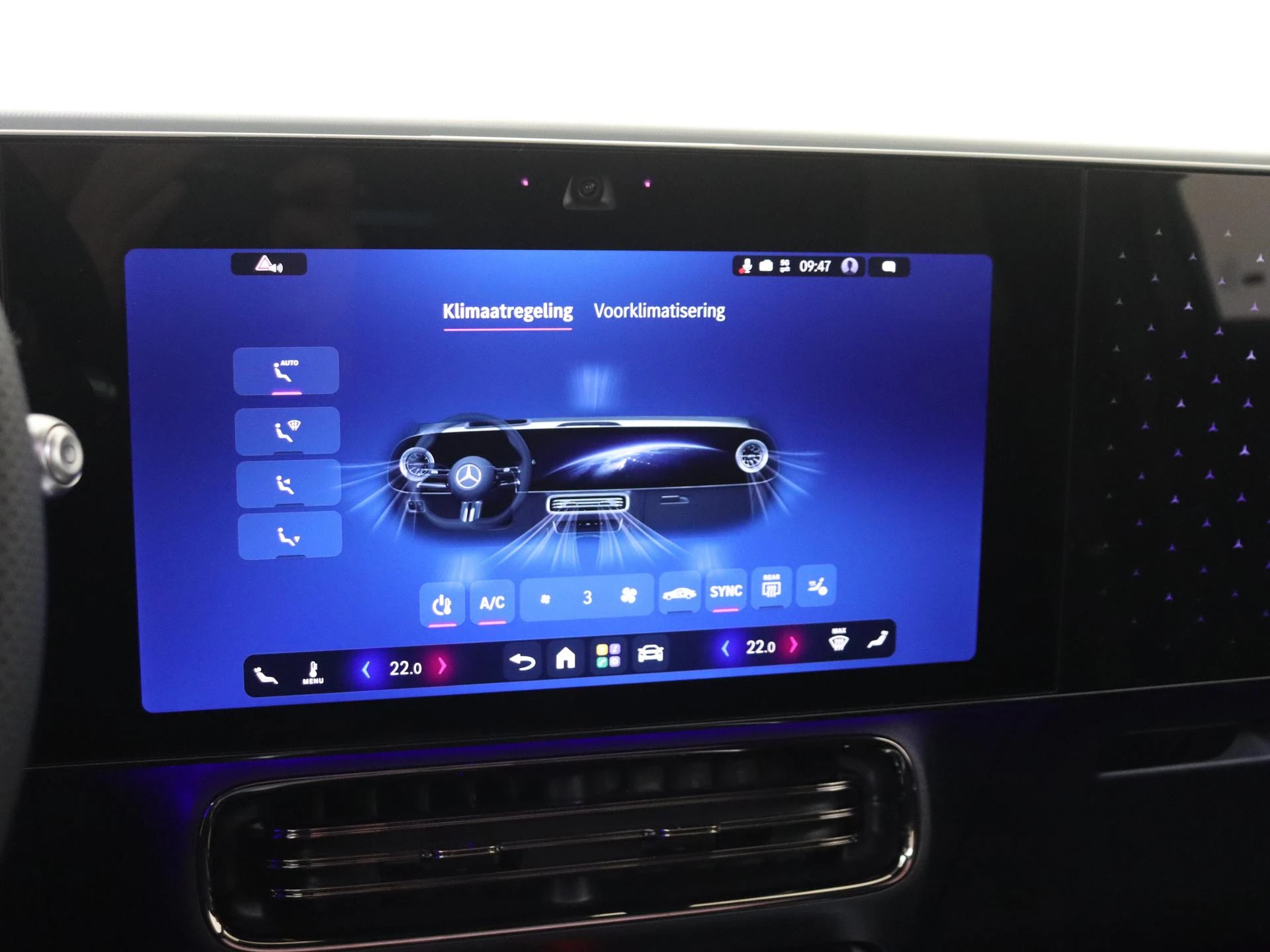 Mercedes-Benz-GLB-image-18