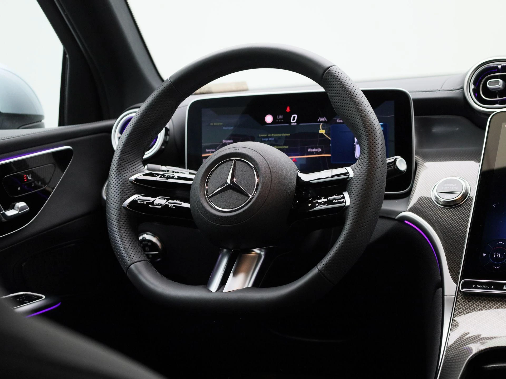 Mercedes-Benz-GLC-image-45