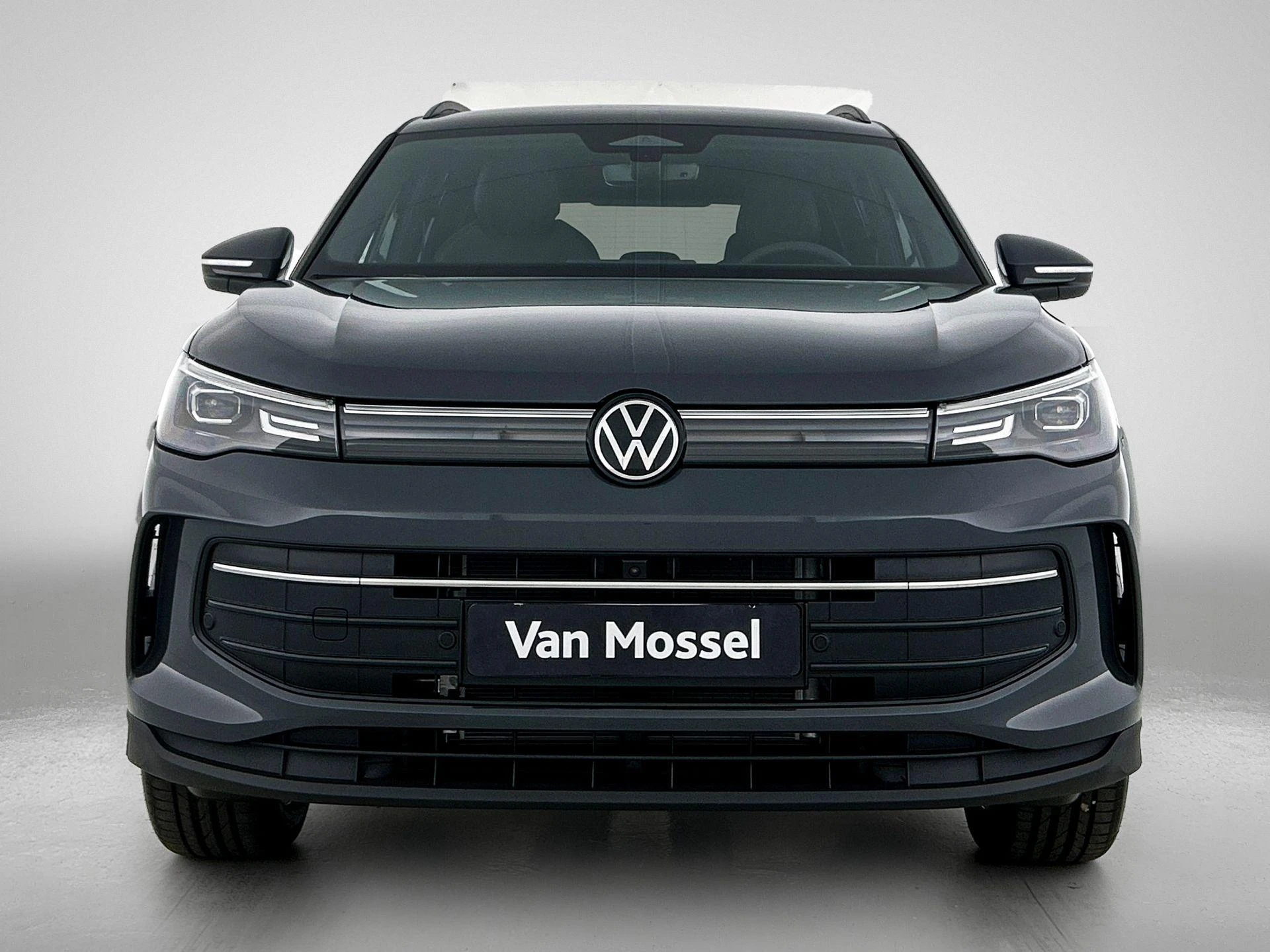 Volkswagen-Tiguan-image-4