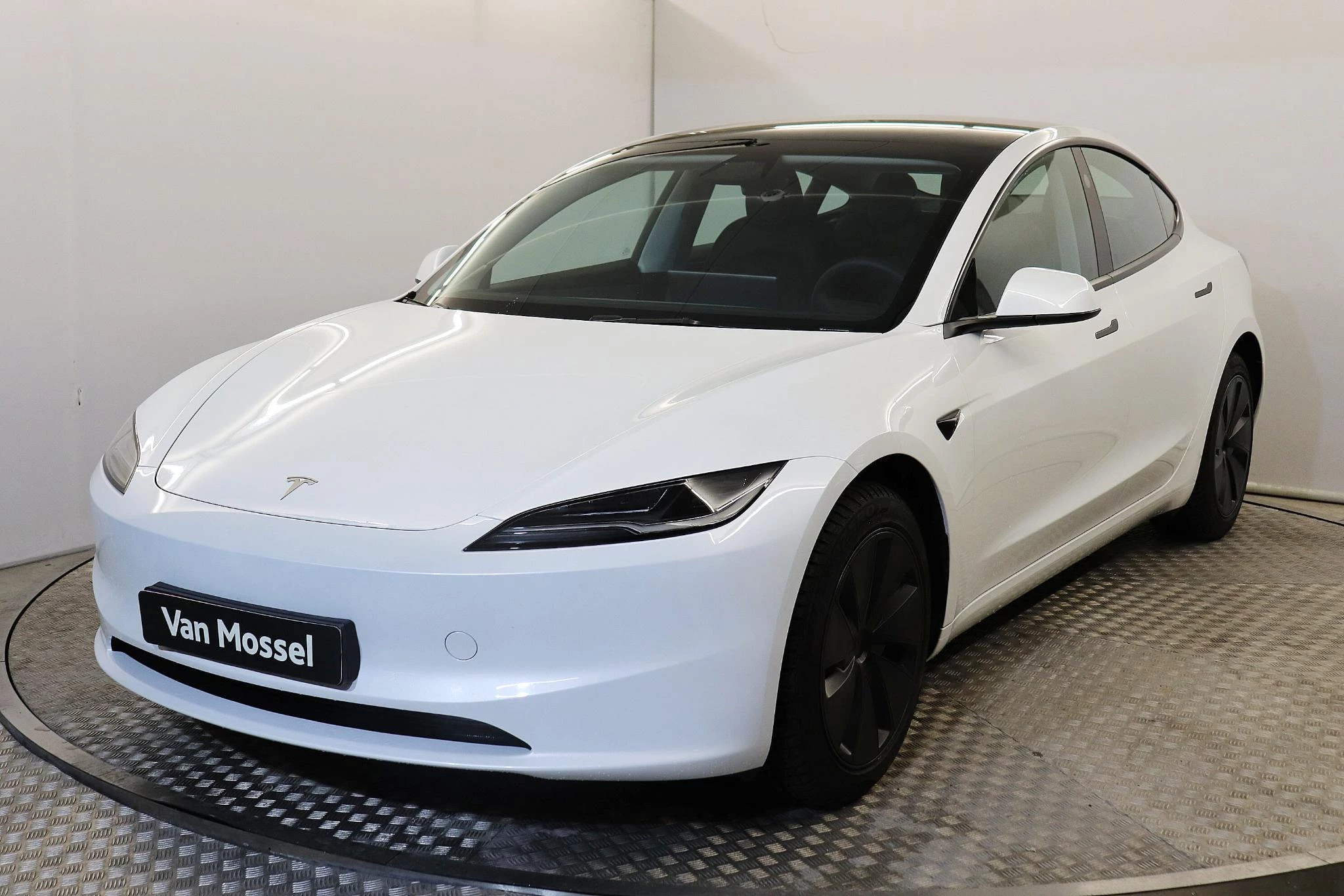 Tesla-Model 3-image-0