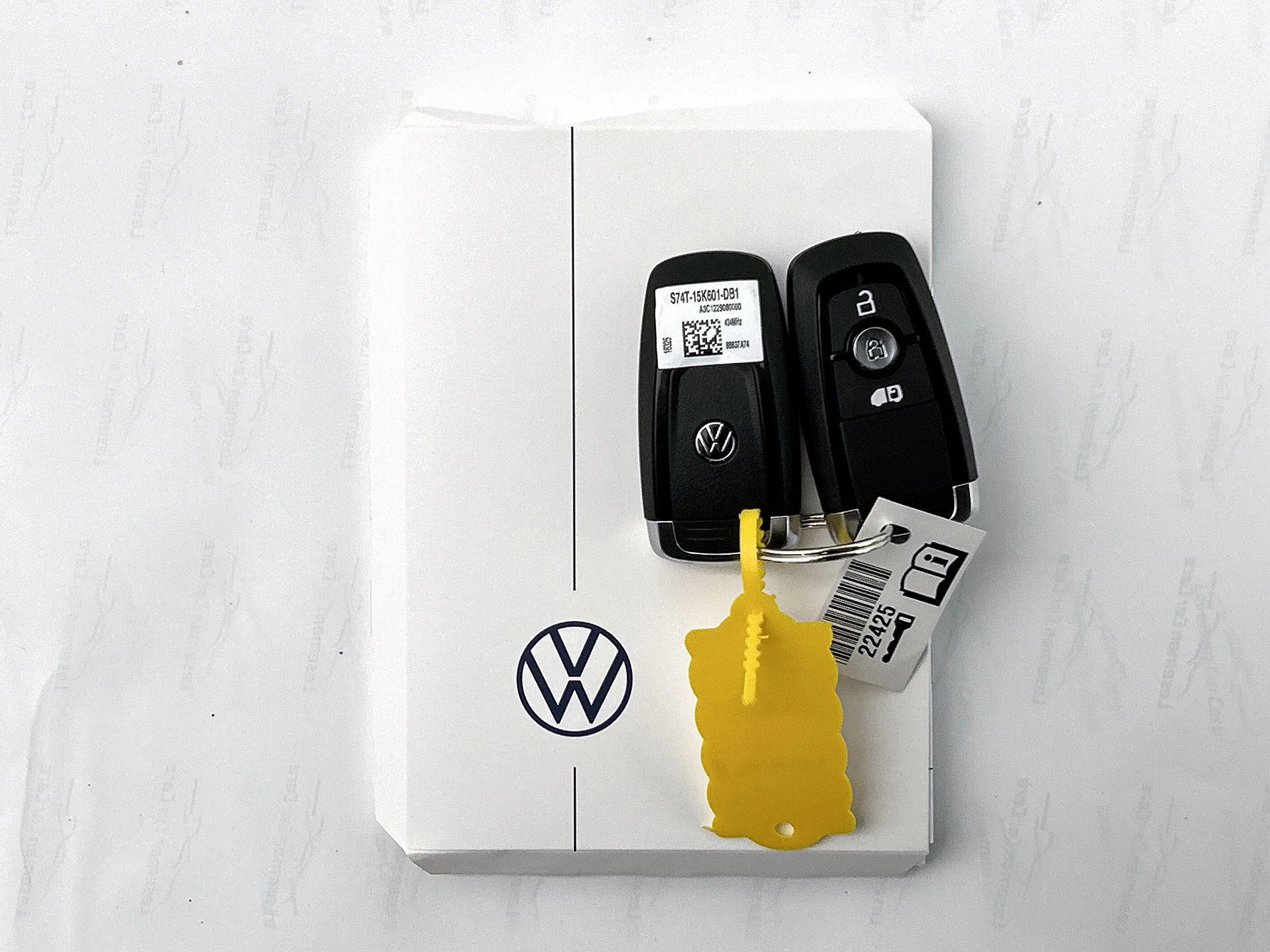 Volkswagen-e-Transporter-image-24