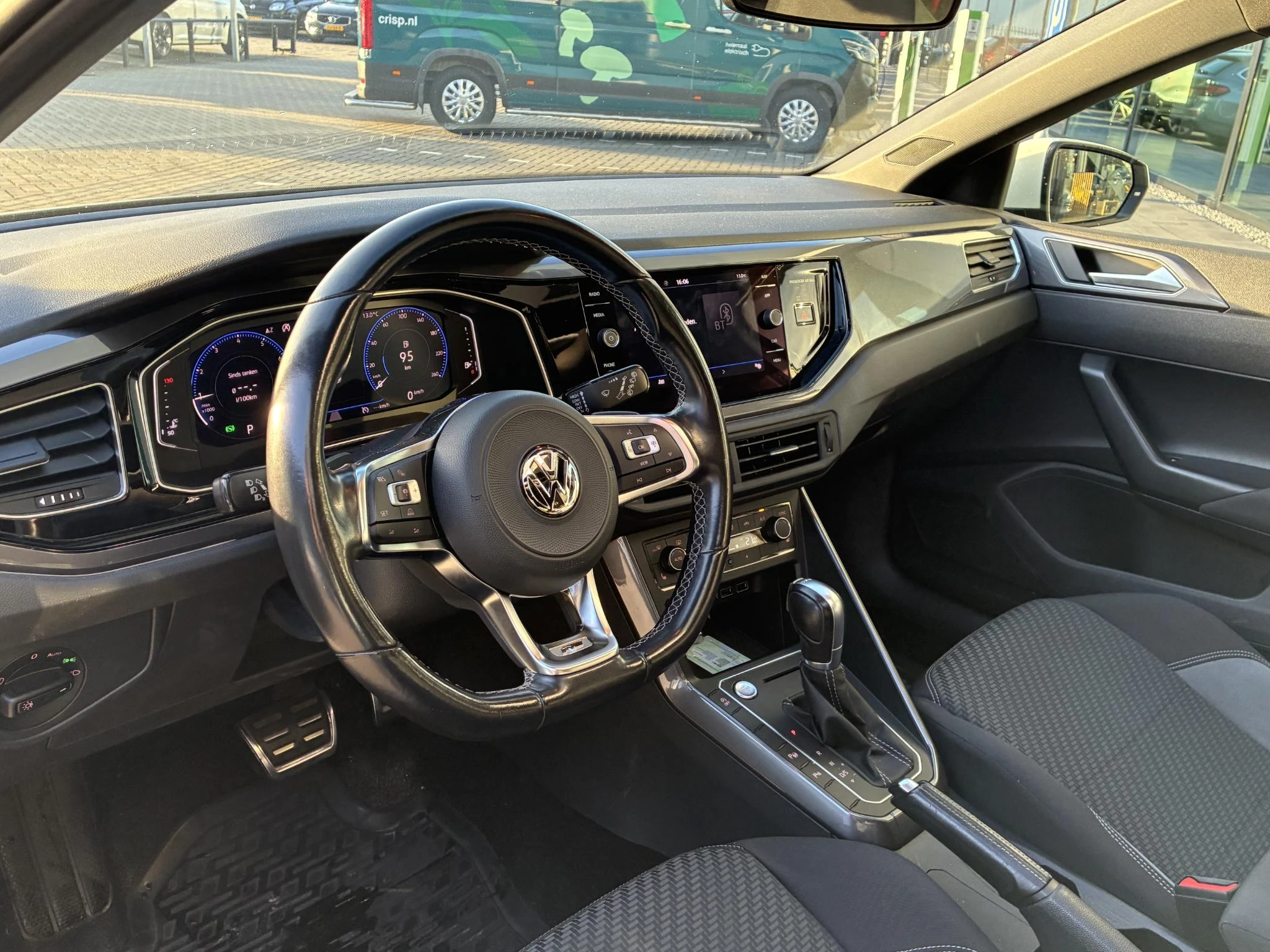 Volkswagen-Polo-image-3
