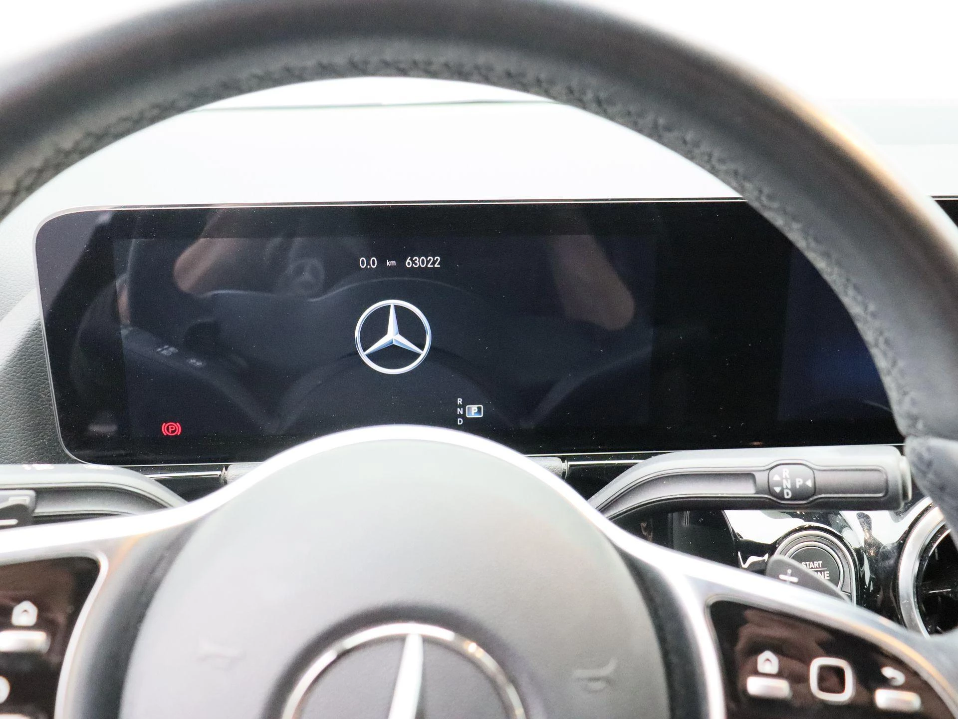 Mercedes-Benz GLA 200 d Business Solution + CARPLAY + SENSOREN + CAMERA + LED +