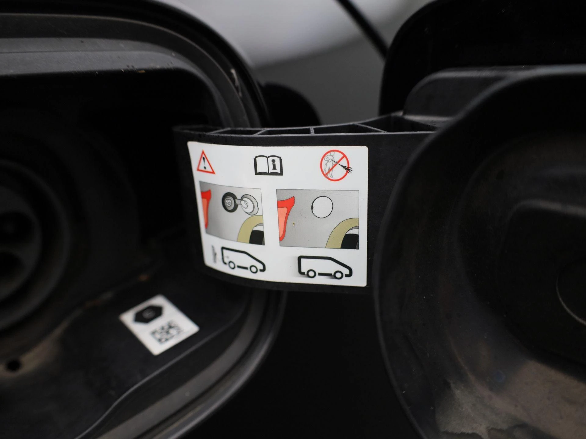 Renault-Megane E-Tech-image-41