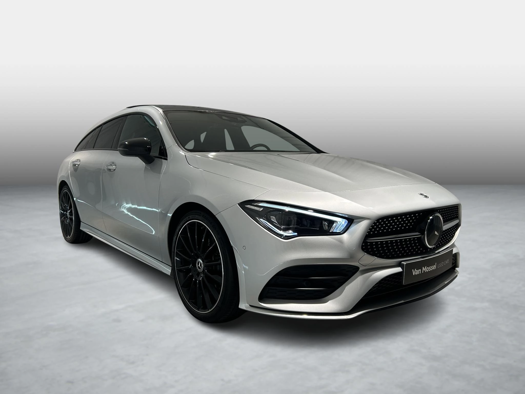 Mercedes-Benz CLA 250 AMG Line Shooting Brake + 224 PK + PANO DAK + MULTIBEAM LED + CAMERA +