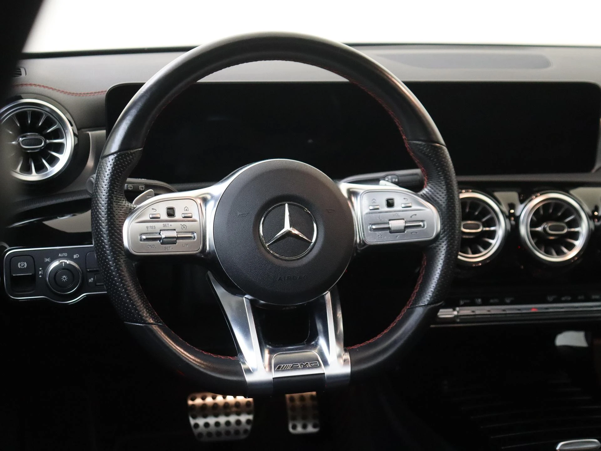 Mercedes-Benz-CLA-image-10