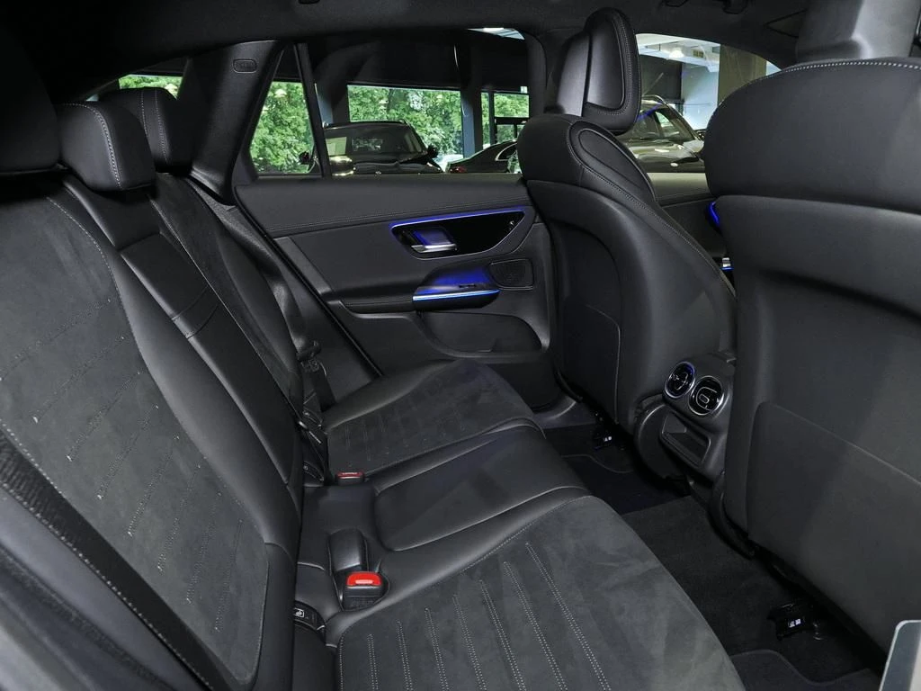 Mercedes-Benz-GLC 300 d-image-13