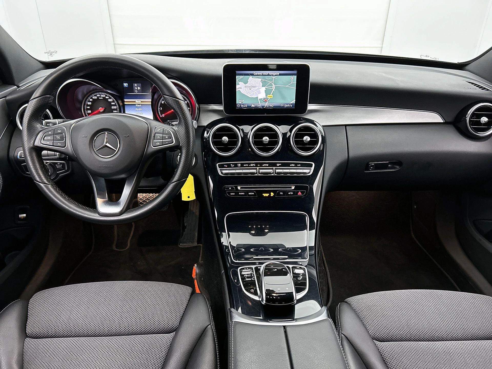 Mercedes-Benz-C-Klasse-image-22